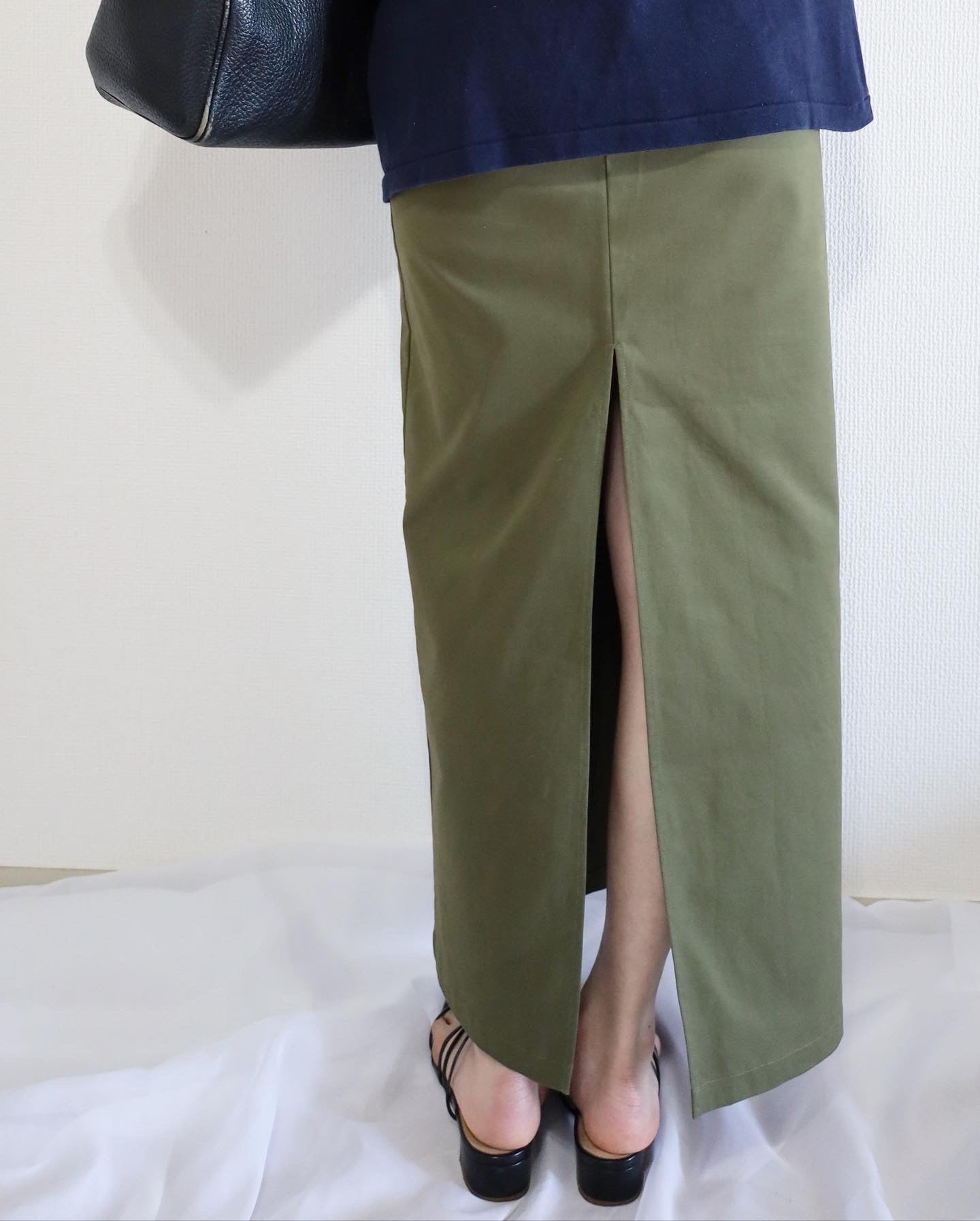 HOWIE SIDE SLIT SKIRT(Khaki)