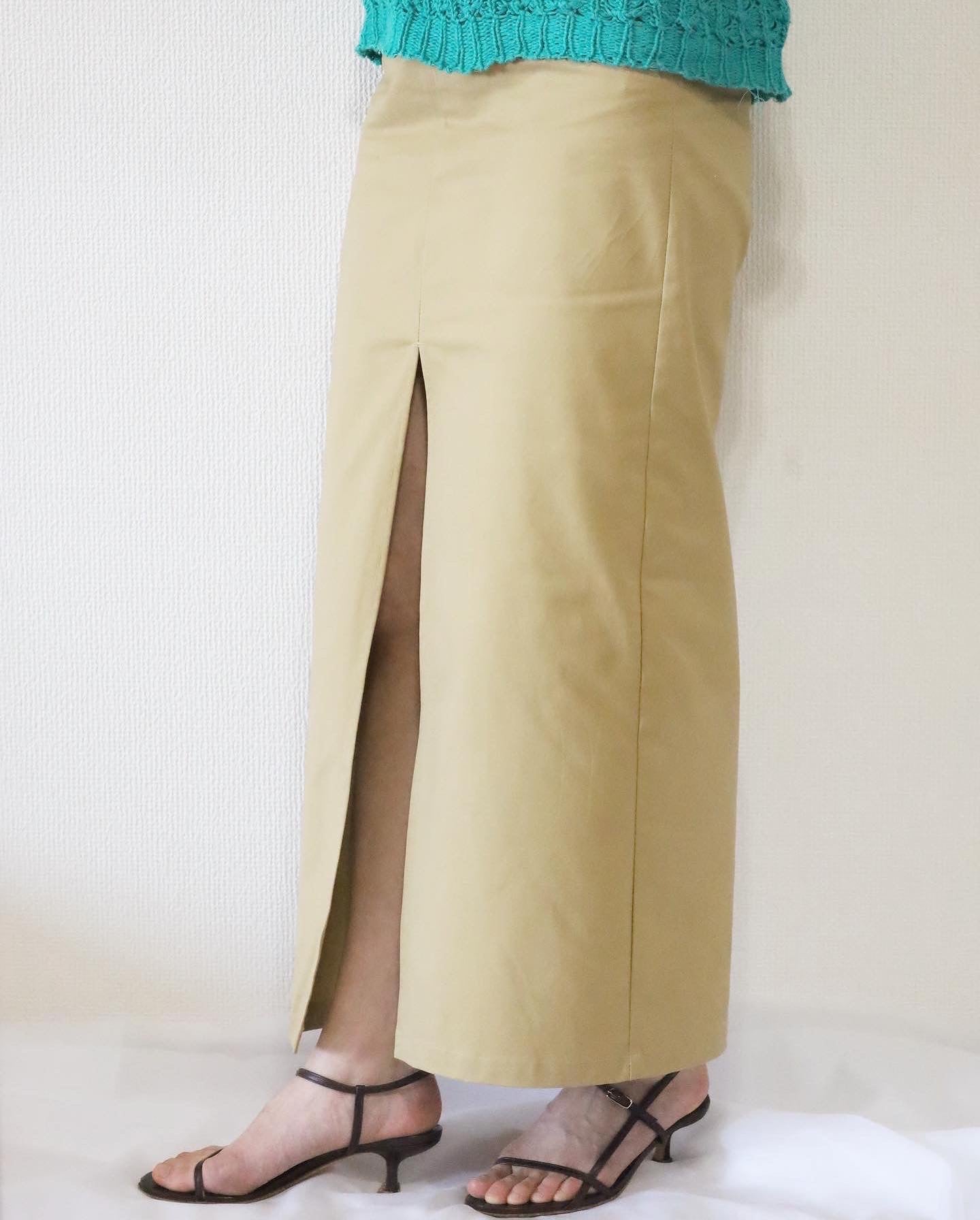 HOWIE SIDE SLIT SKIRT(Beige)
