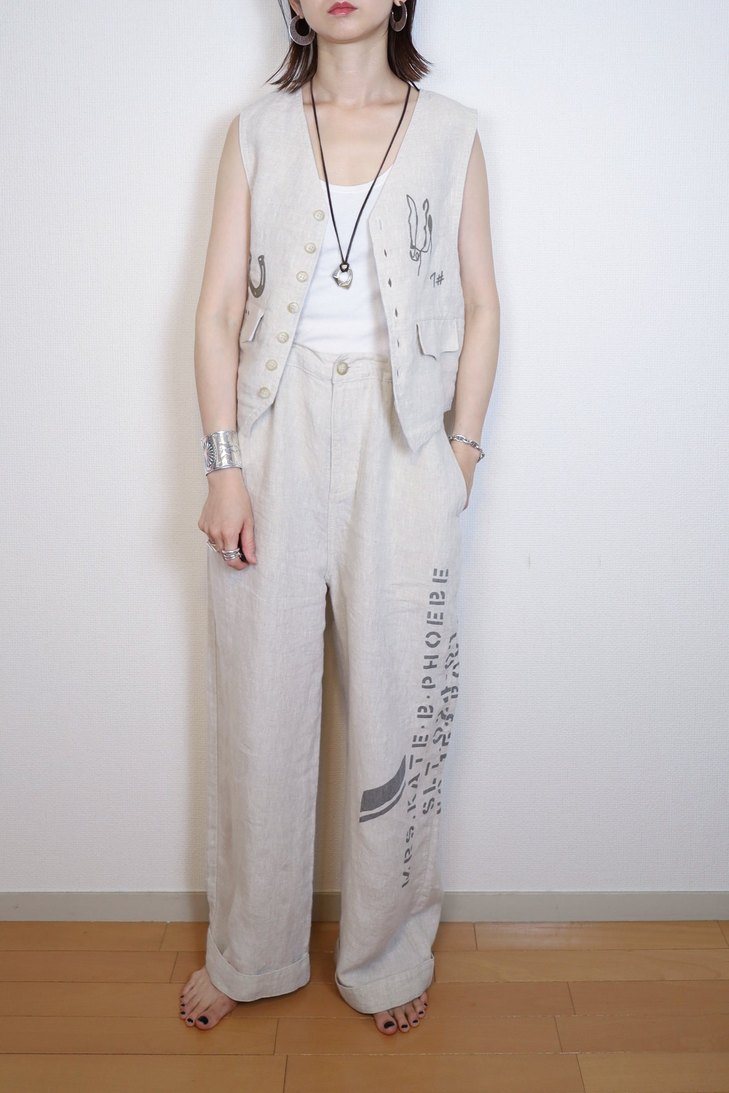 HOWIE embroidery linen vest (beige)