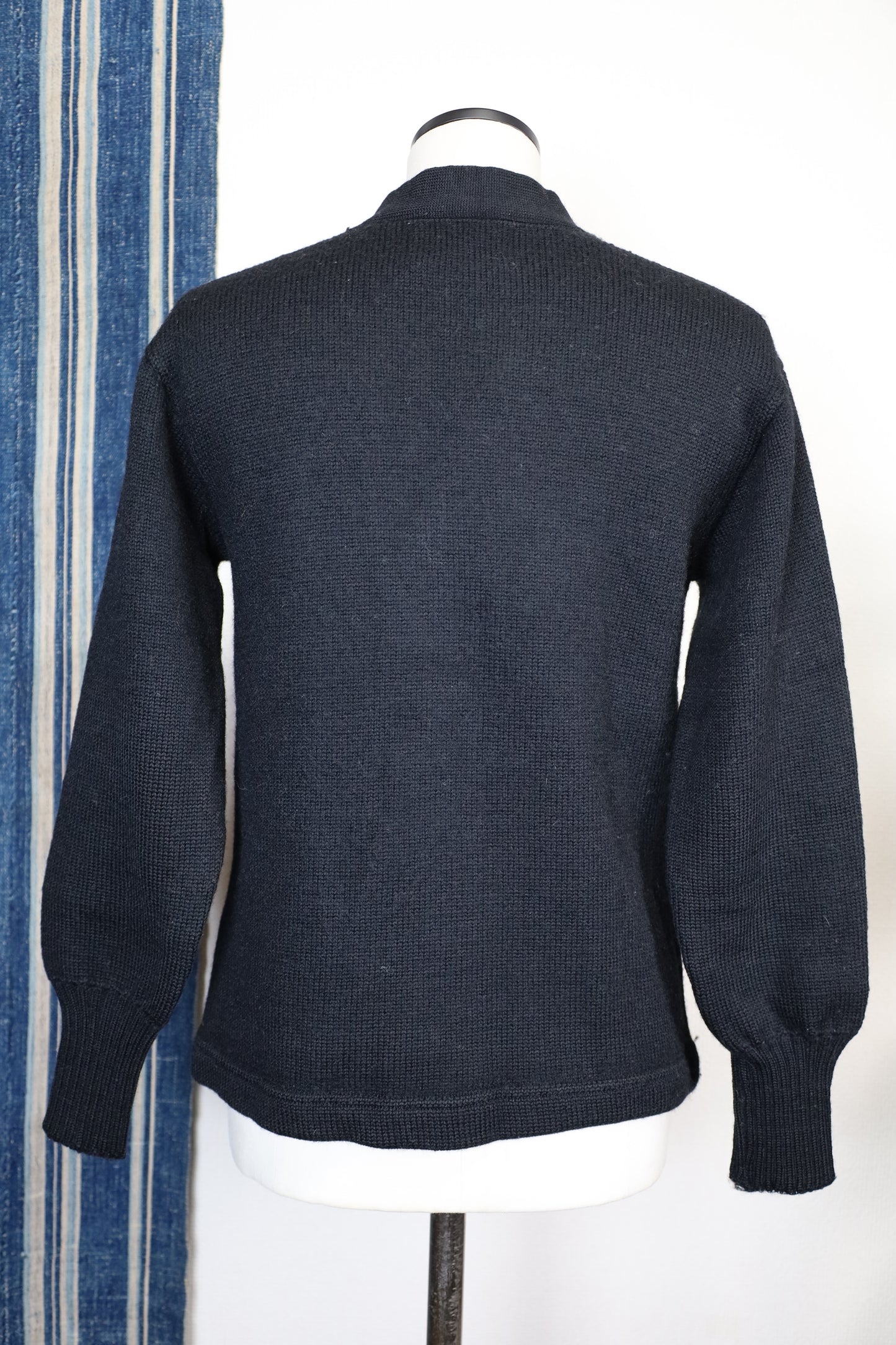 B172 / 1950's Vintage Lamb Knit PURE WOOL Black Cardigan