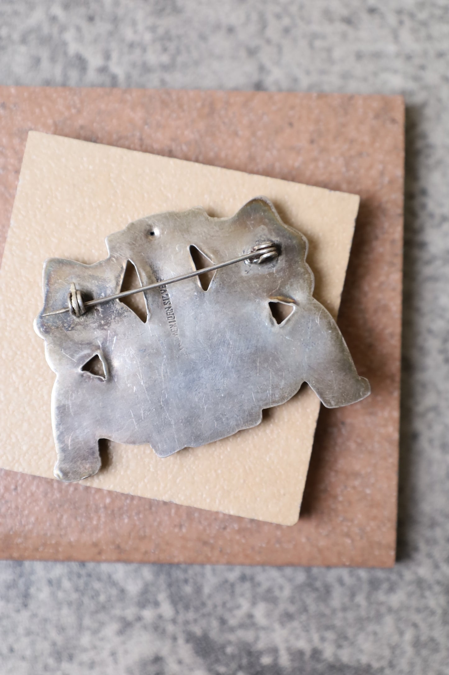 107 / SILVER BROOCH