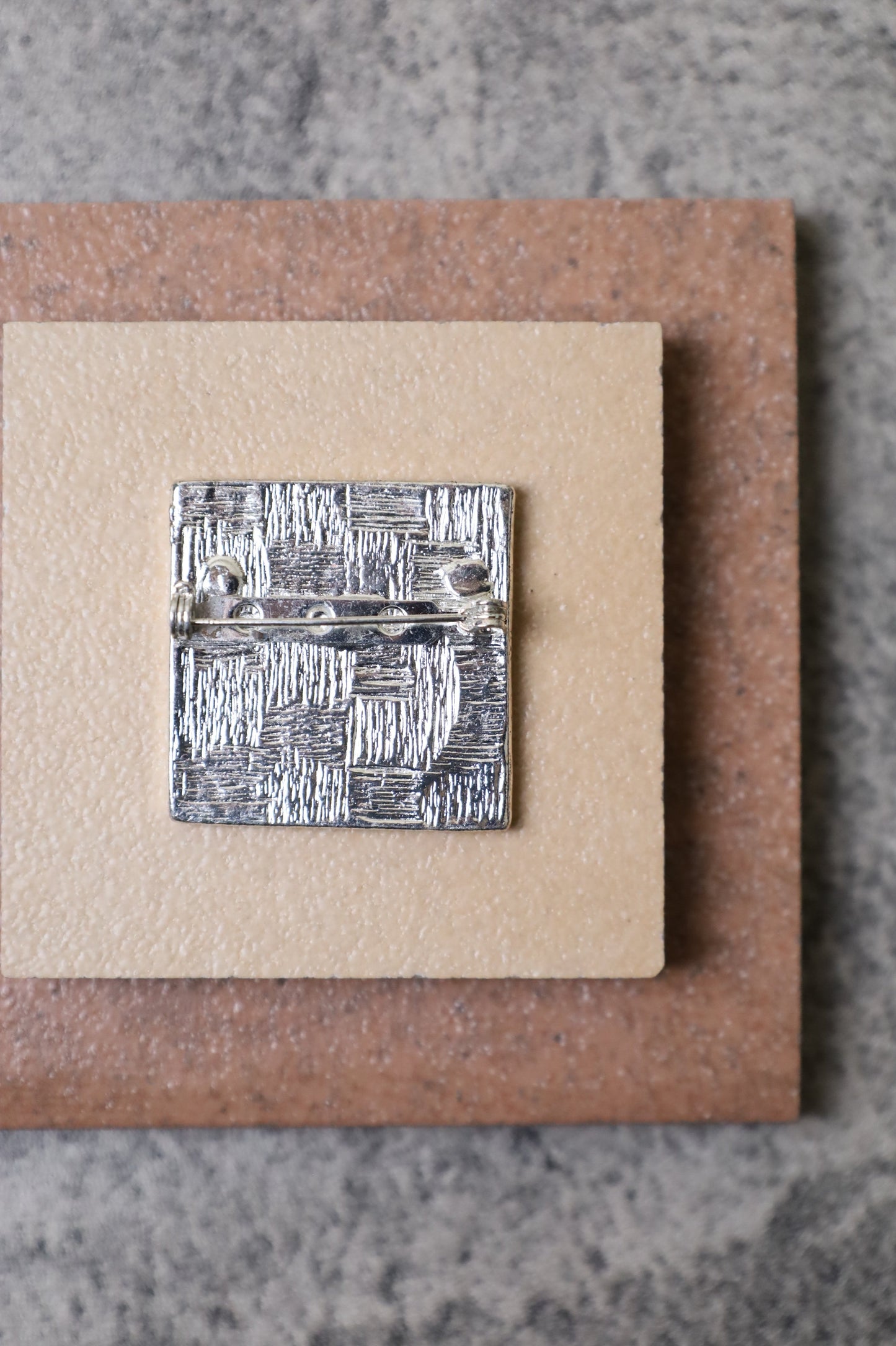 106 / square BROOCH