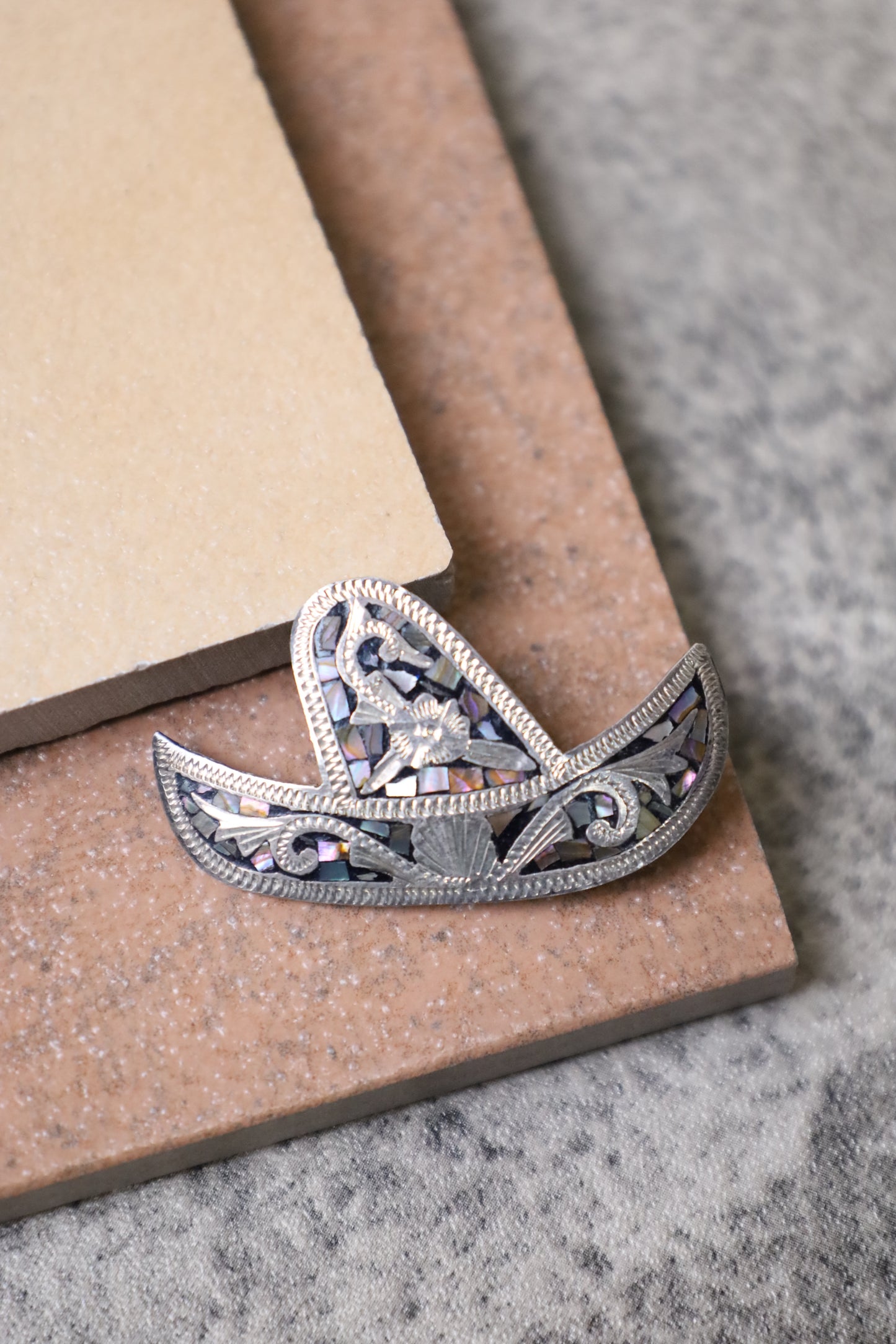 110 / MEXICAN HAT SILVER BROOCH