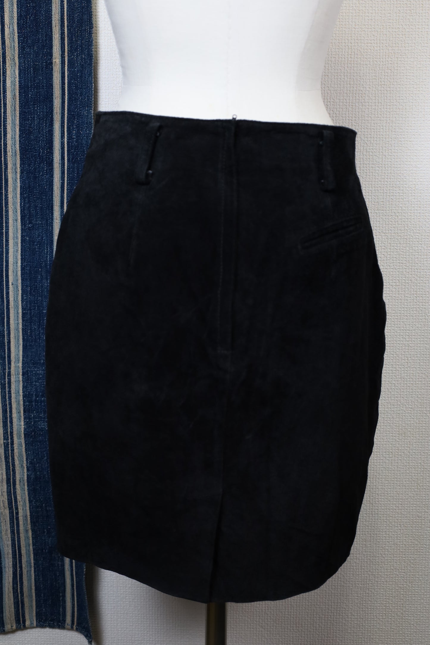 B181 / 1990's EXPRESS Geniune leather skirt