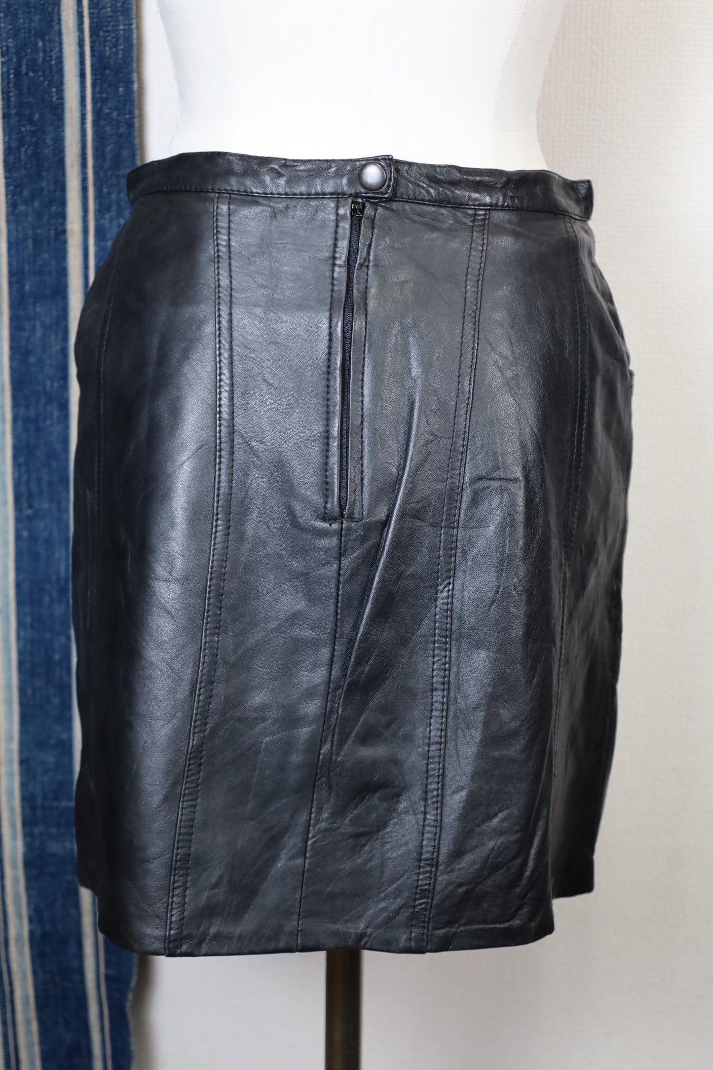 B179 / 1990's FRONT PAGE Geniune leather skirt