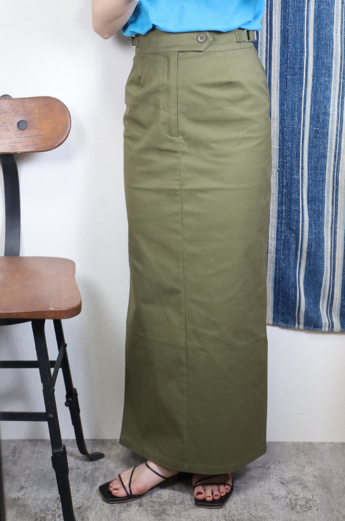 HOWIE SIDE SLIT SKIRT(Khaki)
