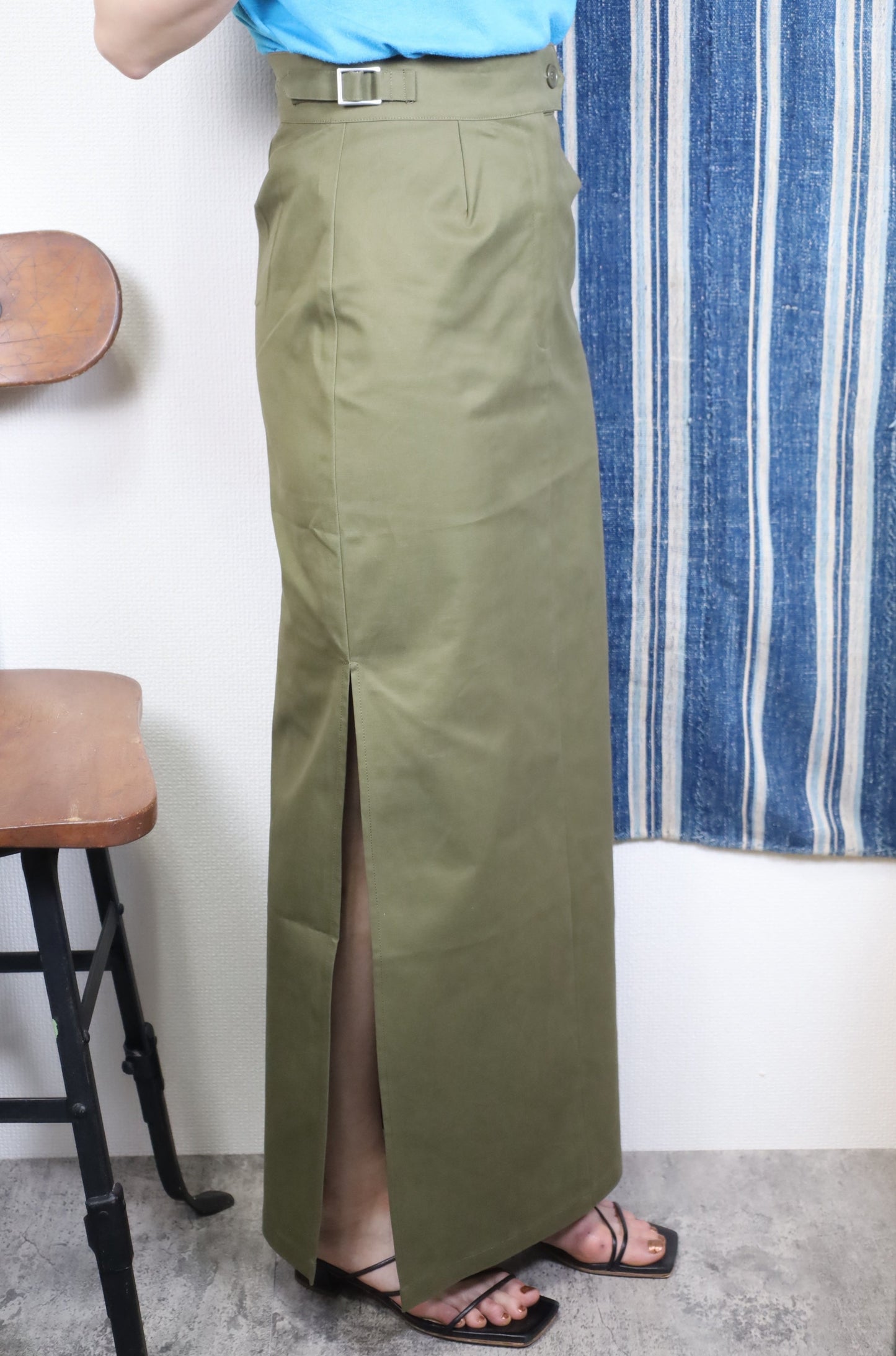 HOWIE SIDE SLIT SKIRT(Khaki)