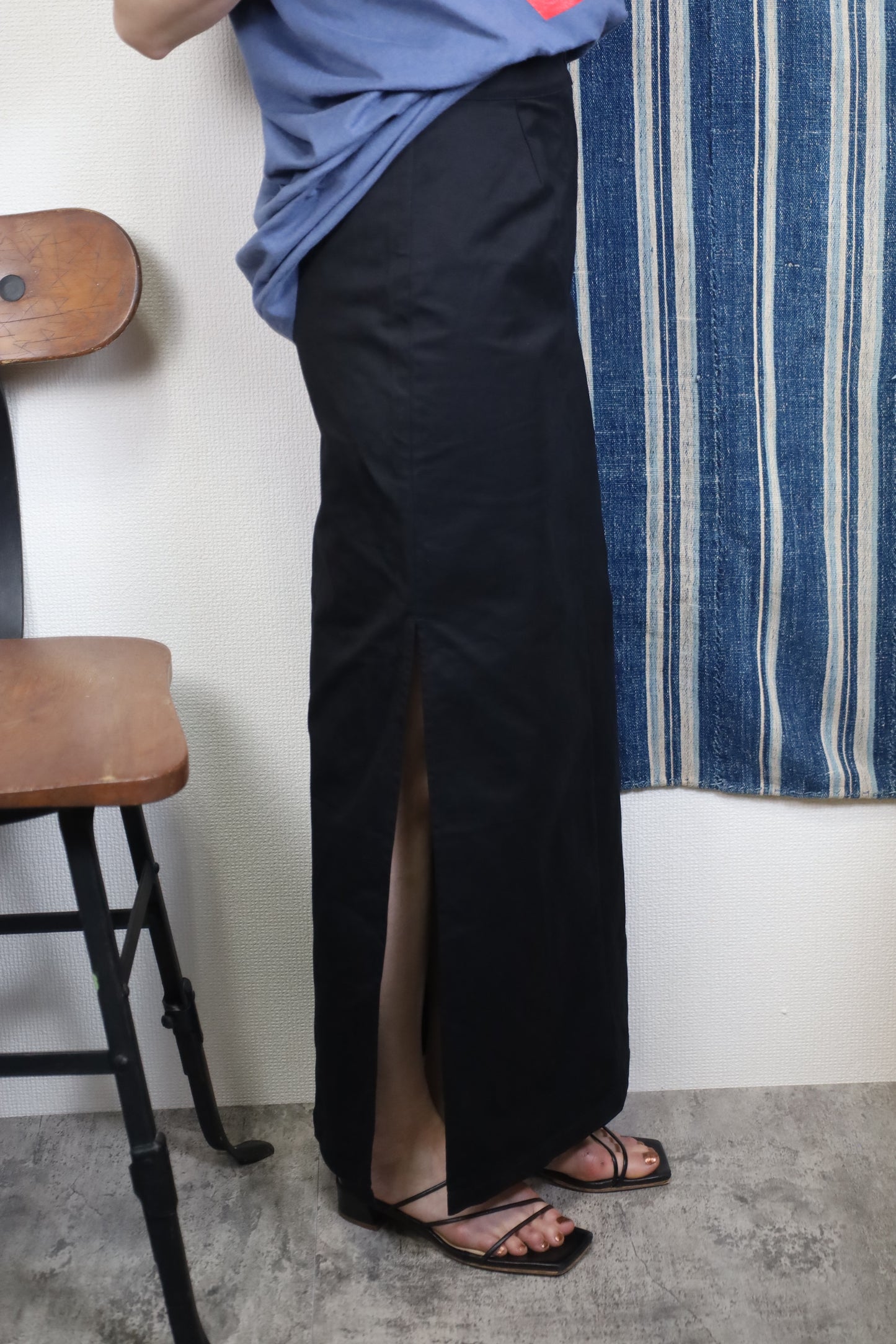 HOWIE SIDE SLIT SKIRT(Black)