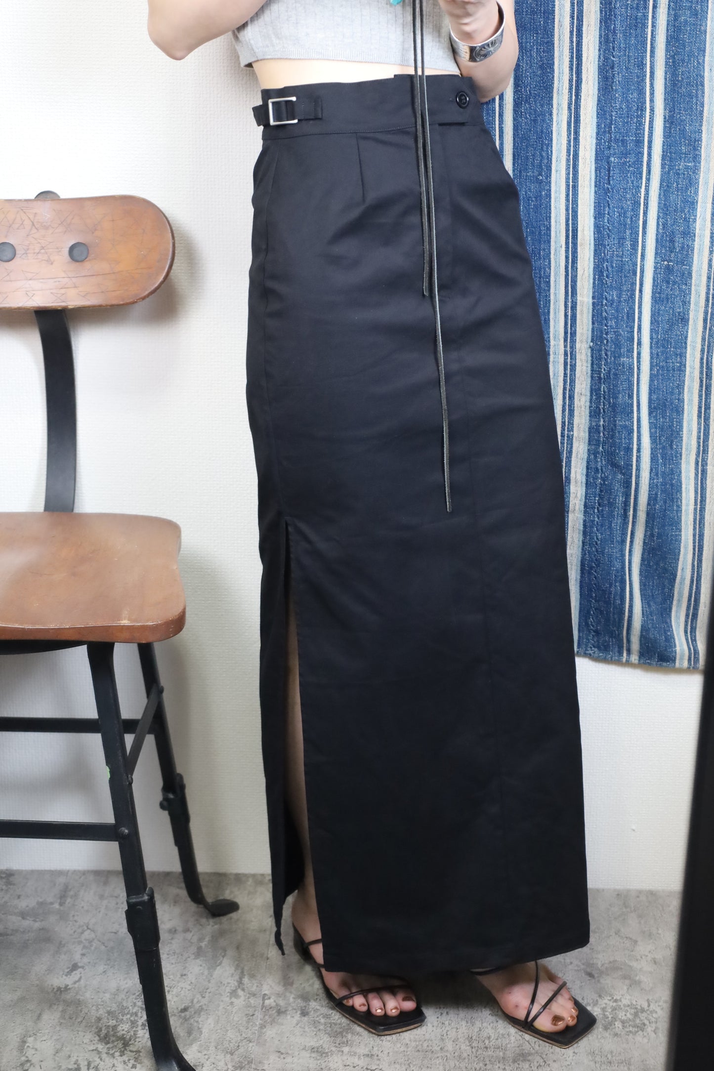 HOWIE SIDE SLIT SKIRT(Black)