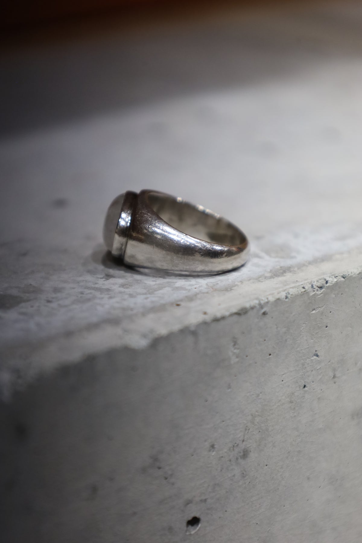 silver ring moonstone