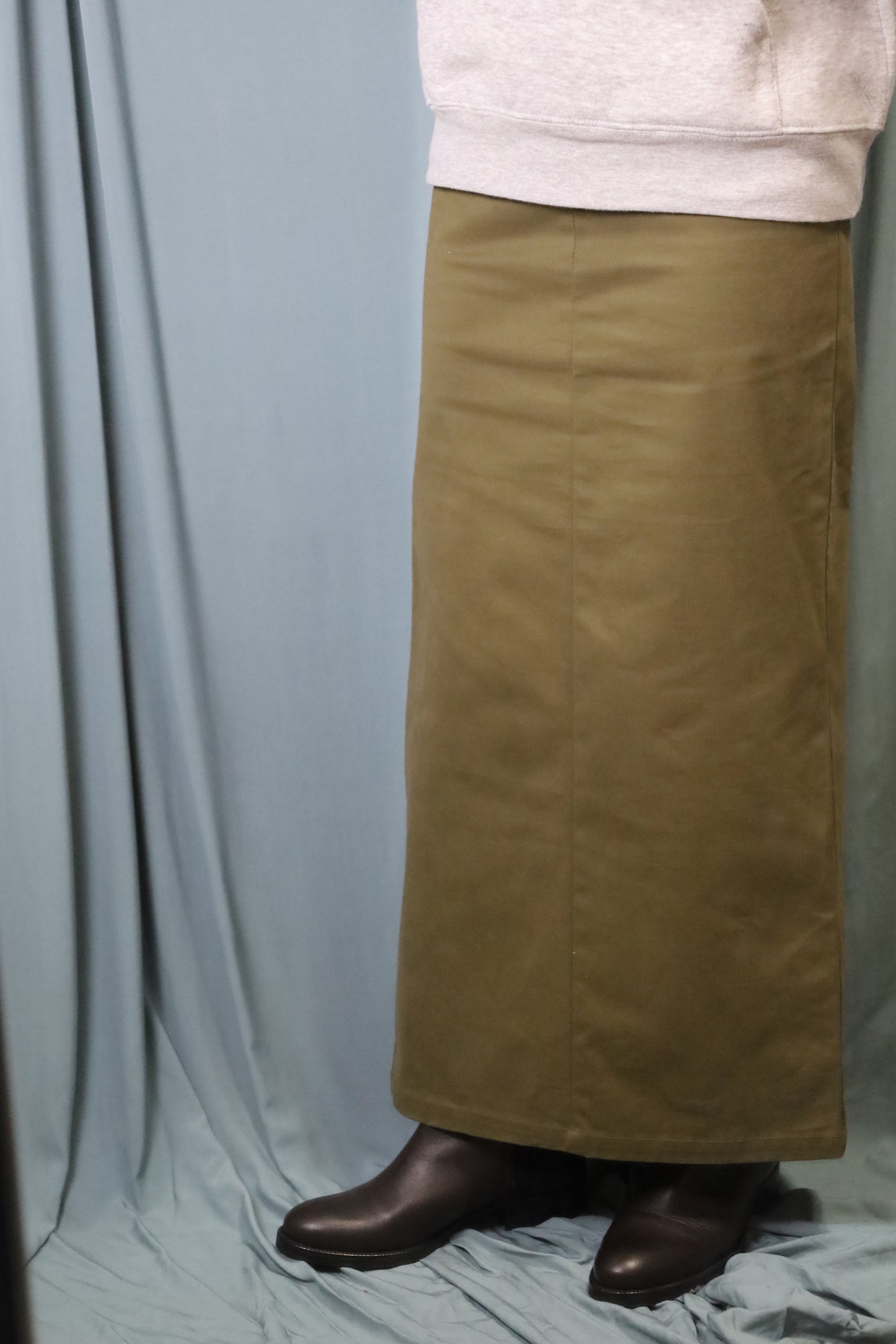 HOWIE SIDE SLIT SKIRT(Khaki)