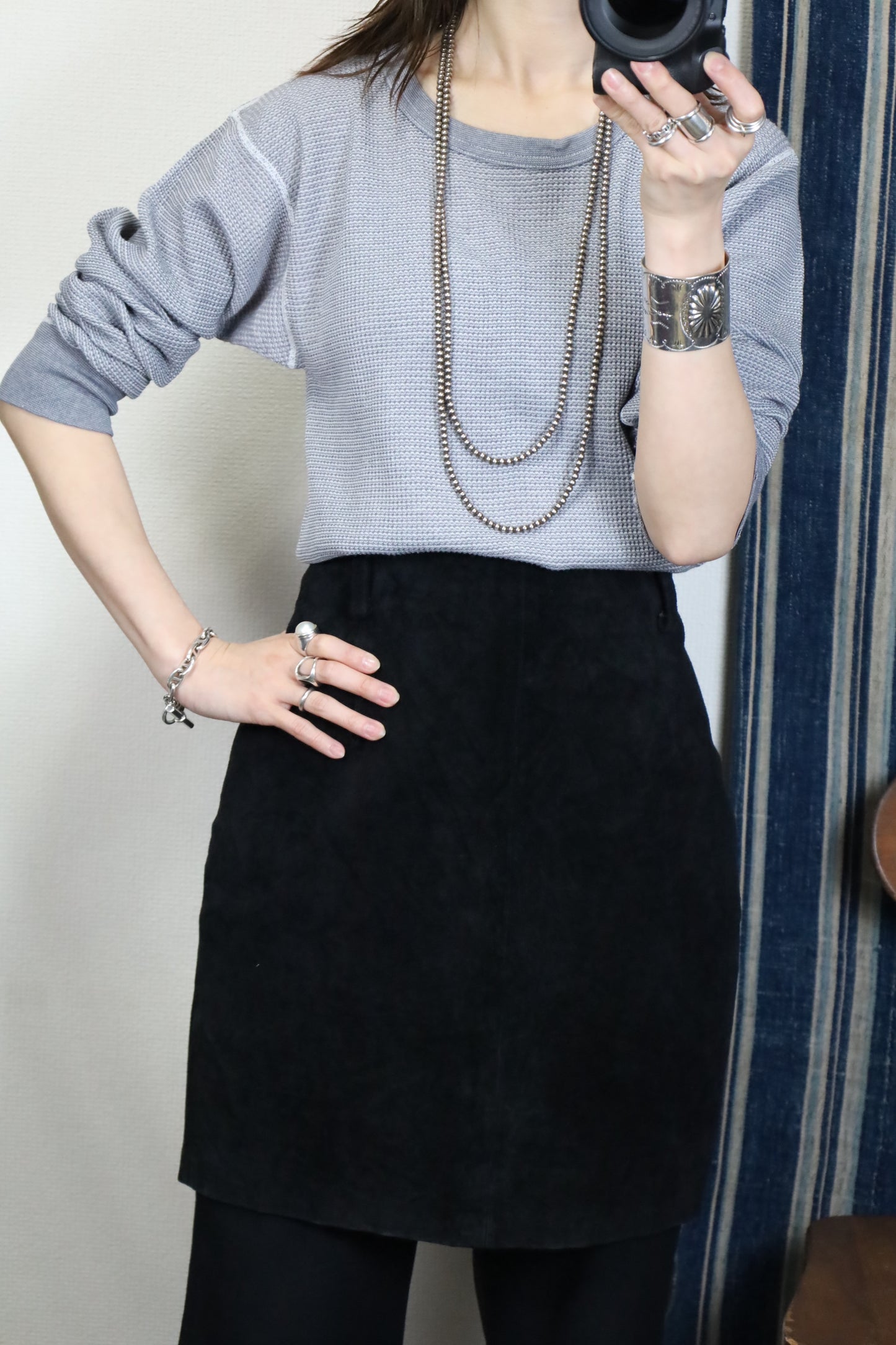 B181 / 1990's EXPRESS Geniune leather skirt