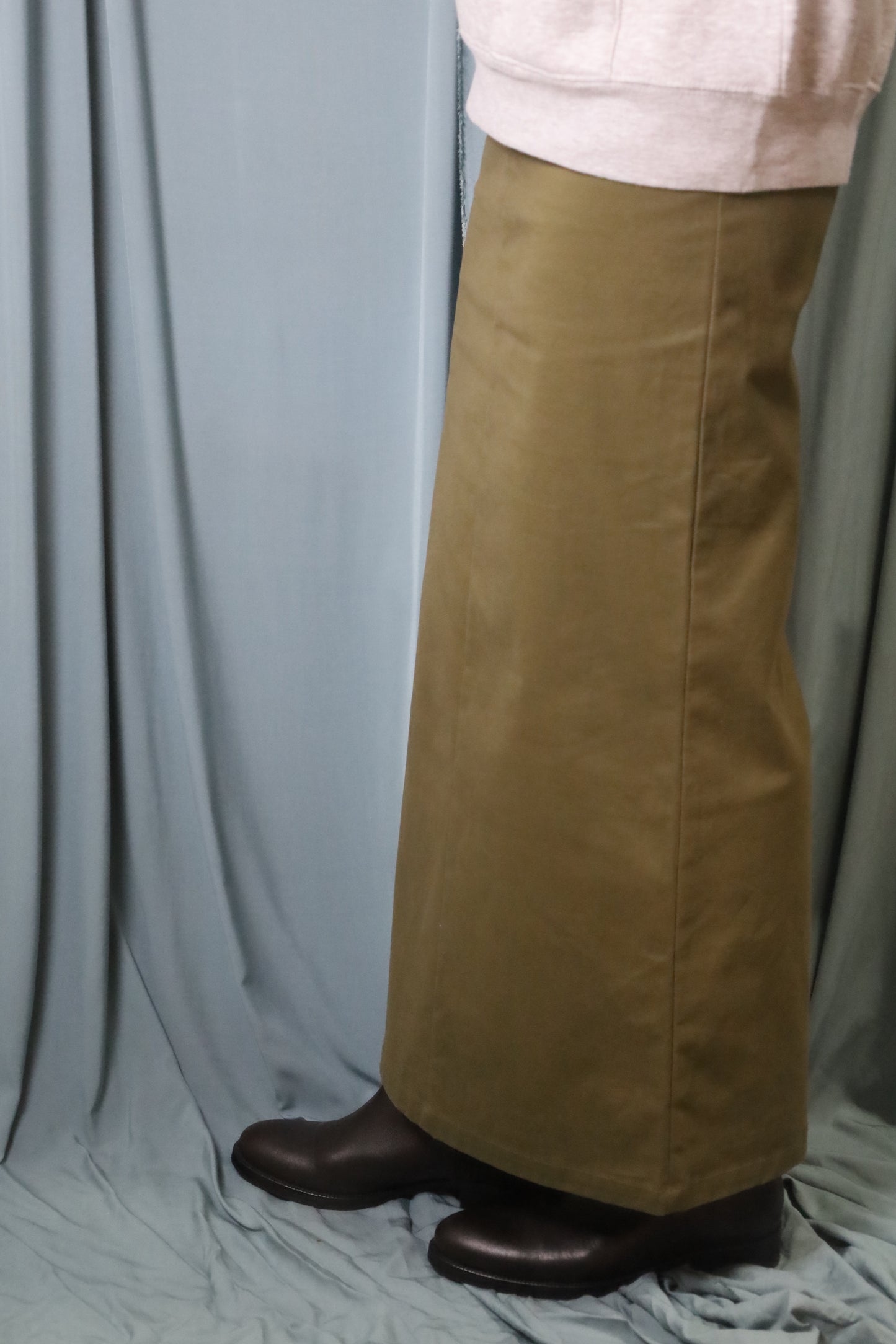 HOWIE SIDE SLIT SKIRT(Khaki)