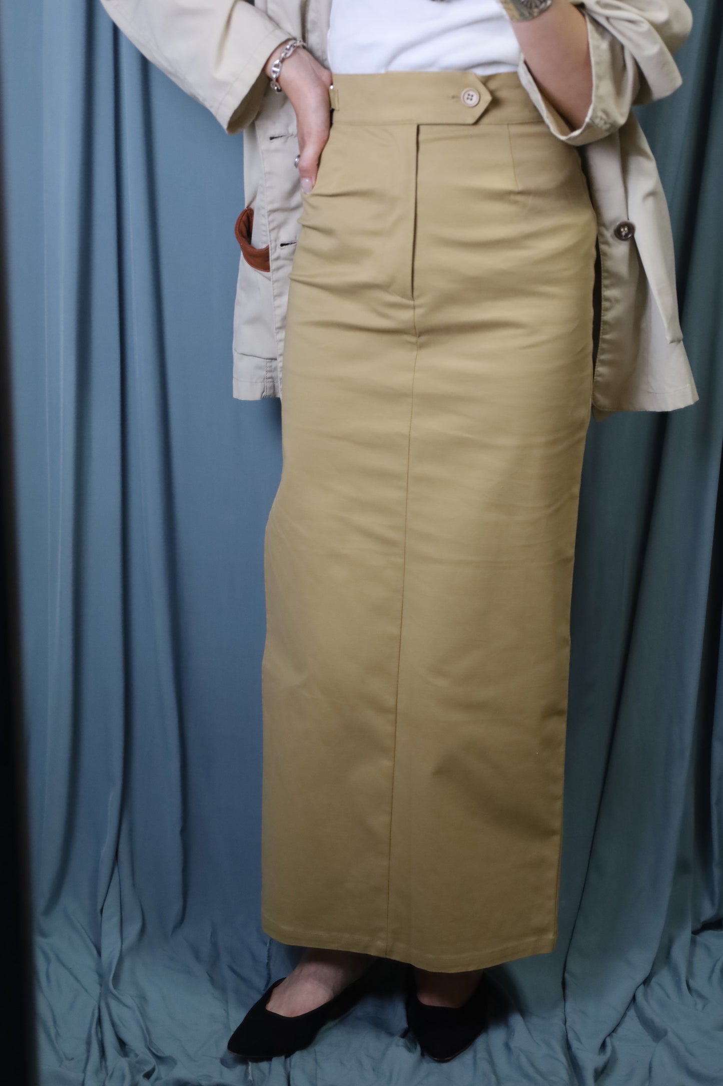 HOWIE SIDE SLIT SKIRT(Beige)