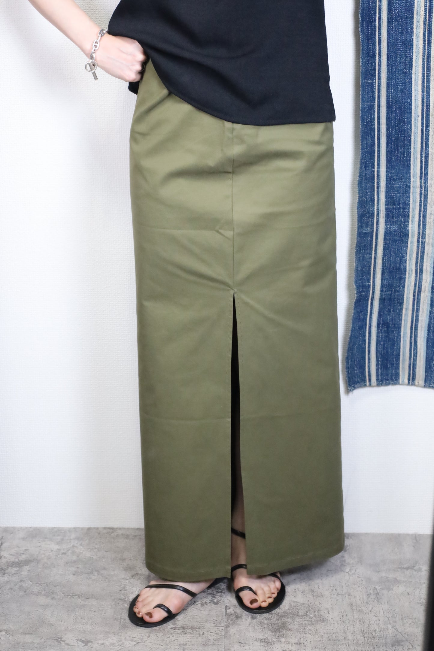 HOWIE SIDE SLIT SKIRT(Khaki)