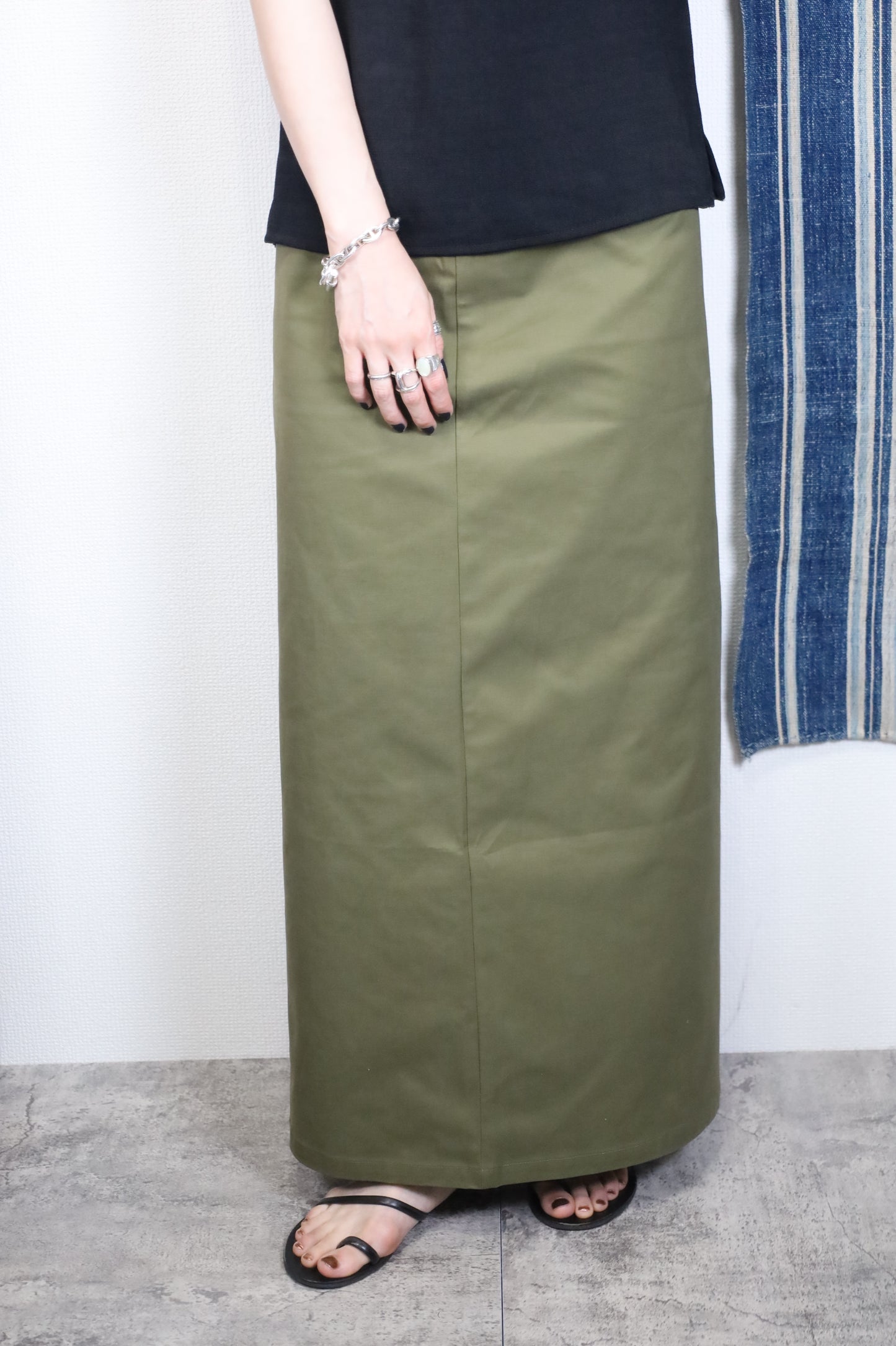 HOWIE SIDE SLIT SKIRT(Khaki)