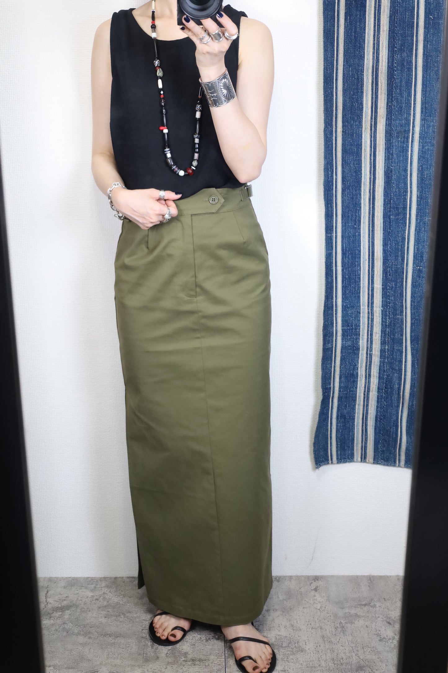 HOWIE SIDE SLIT SKIRT(Khaki)