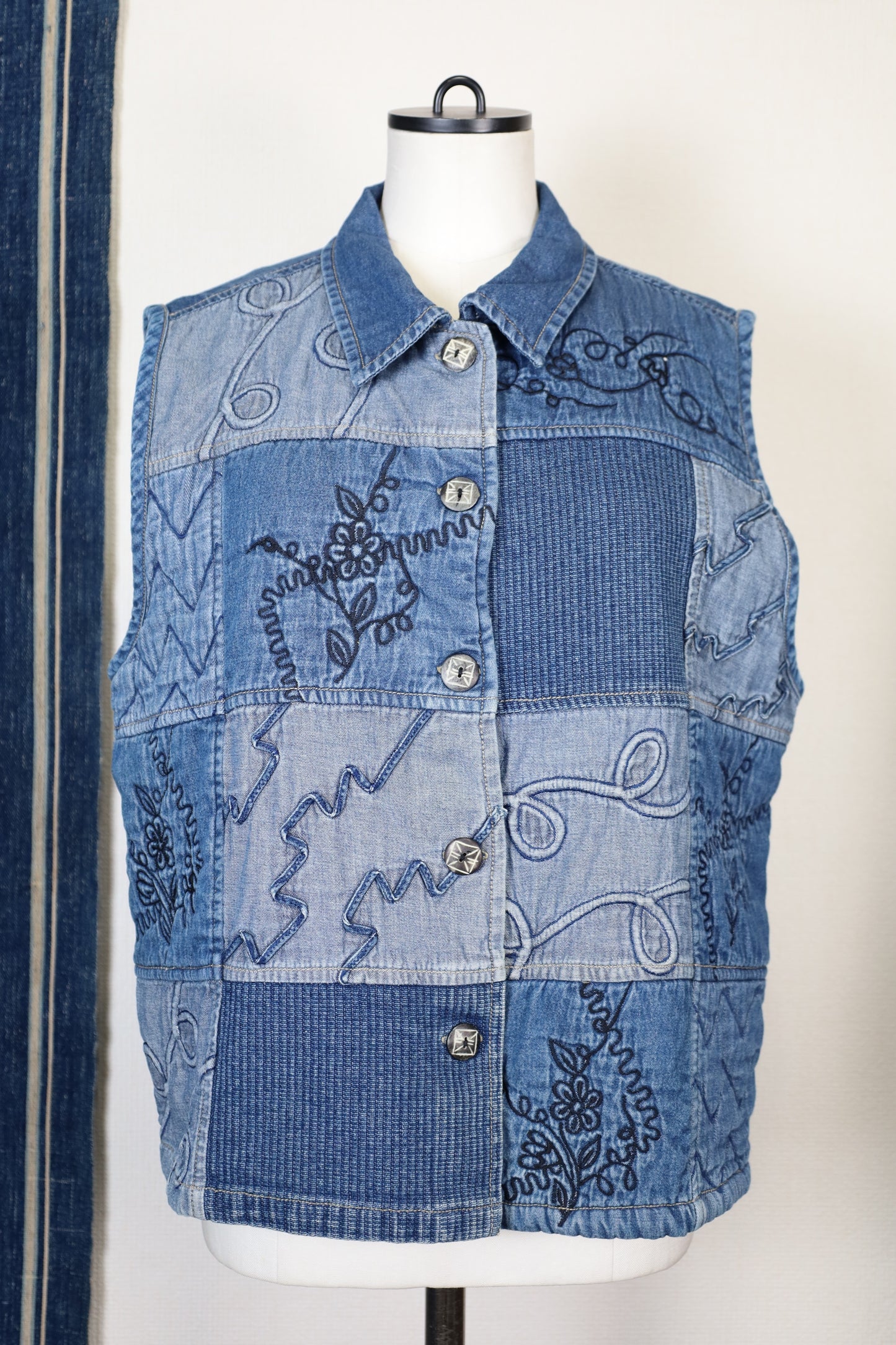 A261 / early2000's dressbarn design denim vest