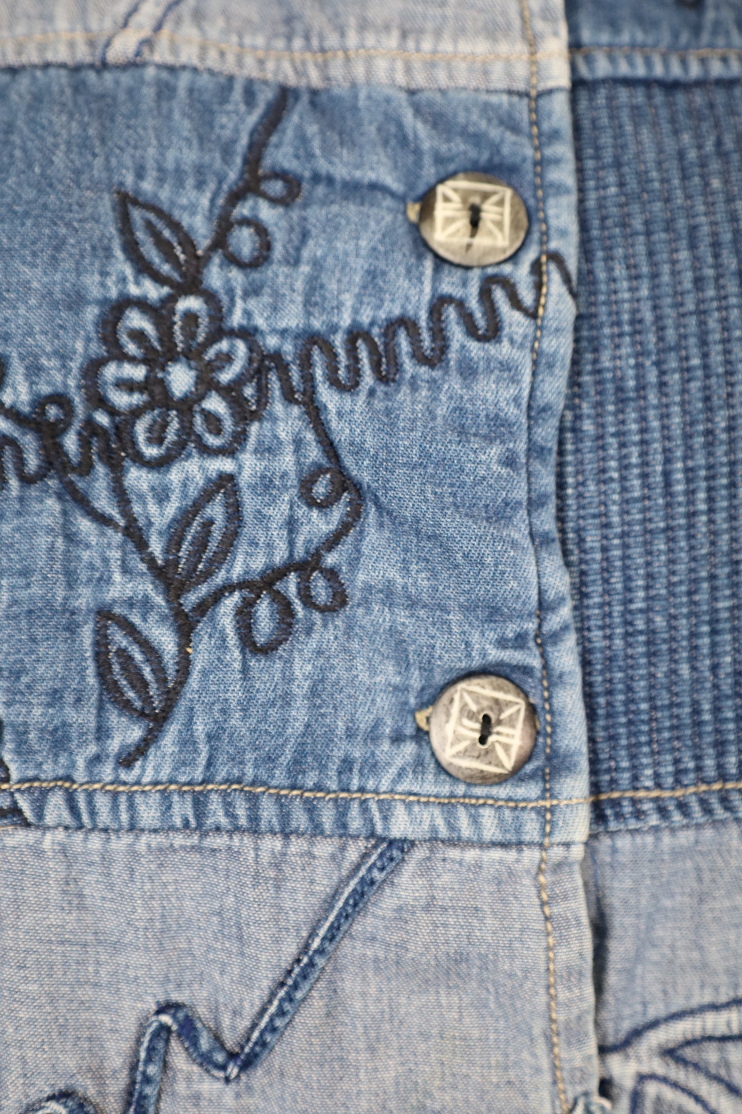 A261 / early2000's dressbarn design denim vest