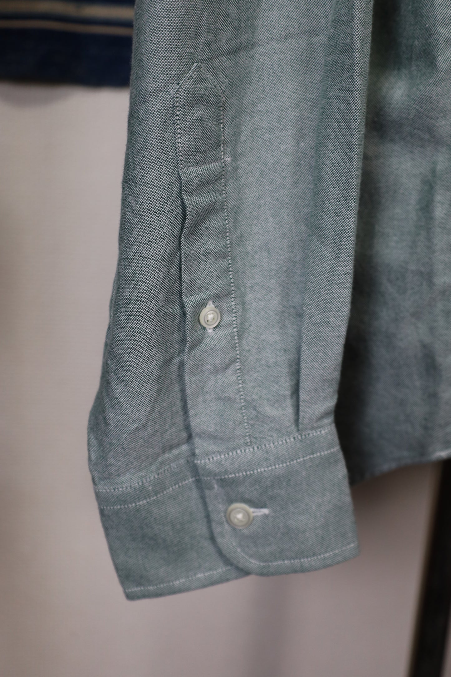 Z688 / 1990's Nautica chambray shirt