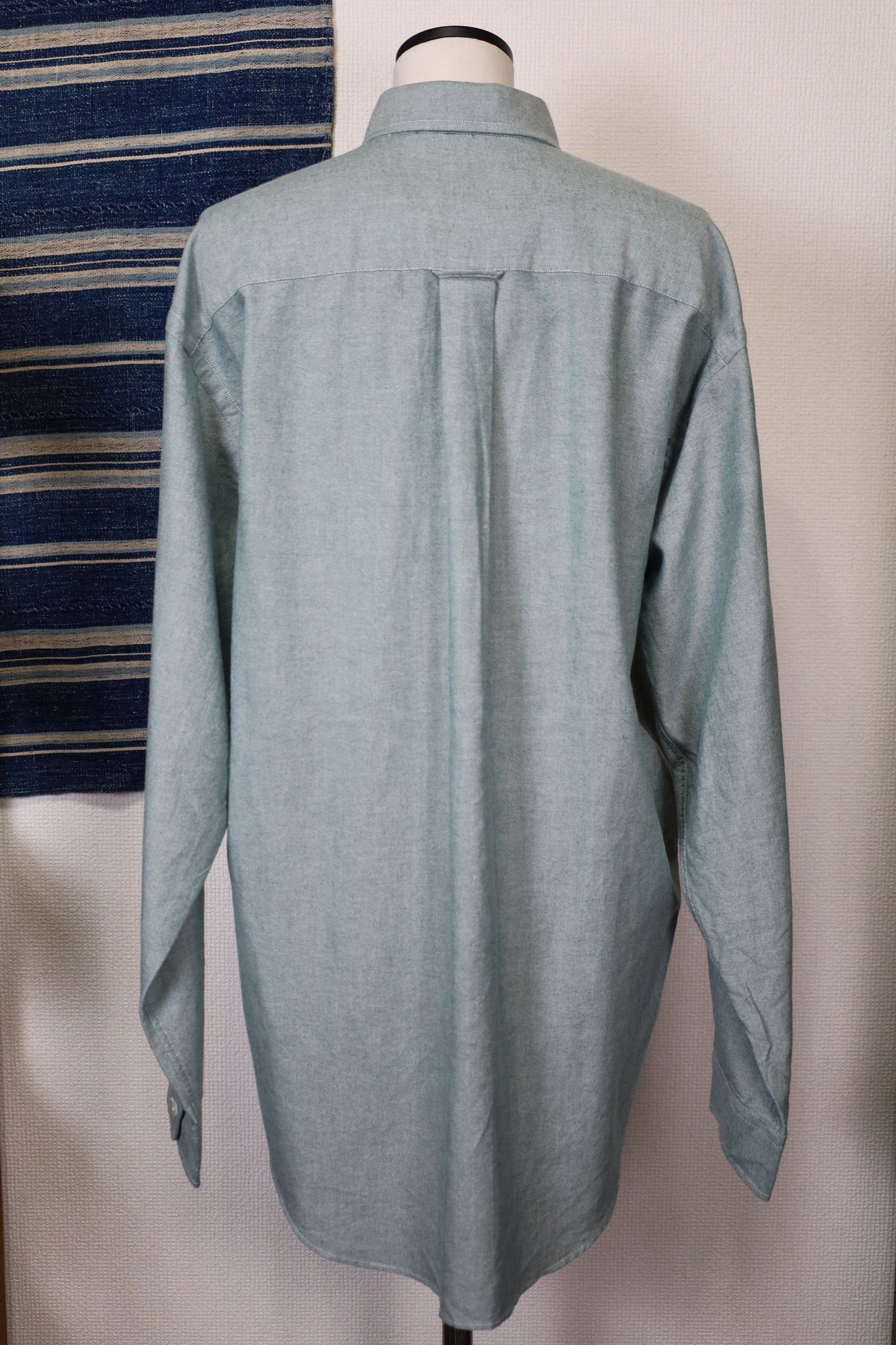 Z688 / 1990's Nautica chambray shirt