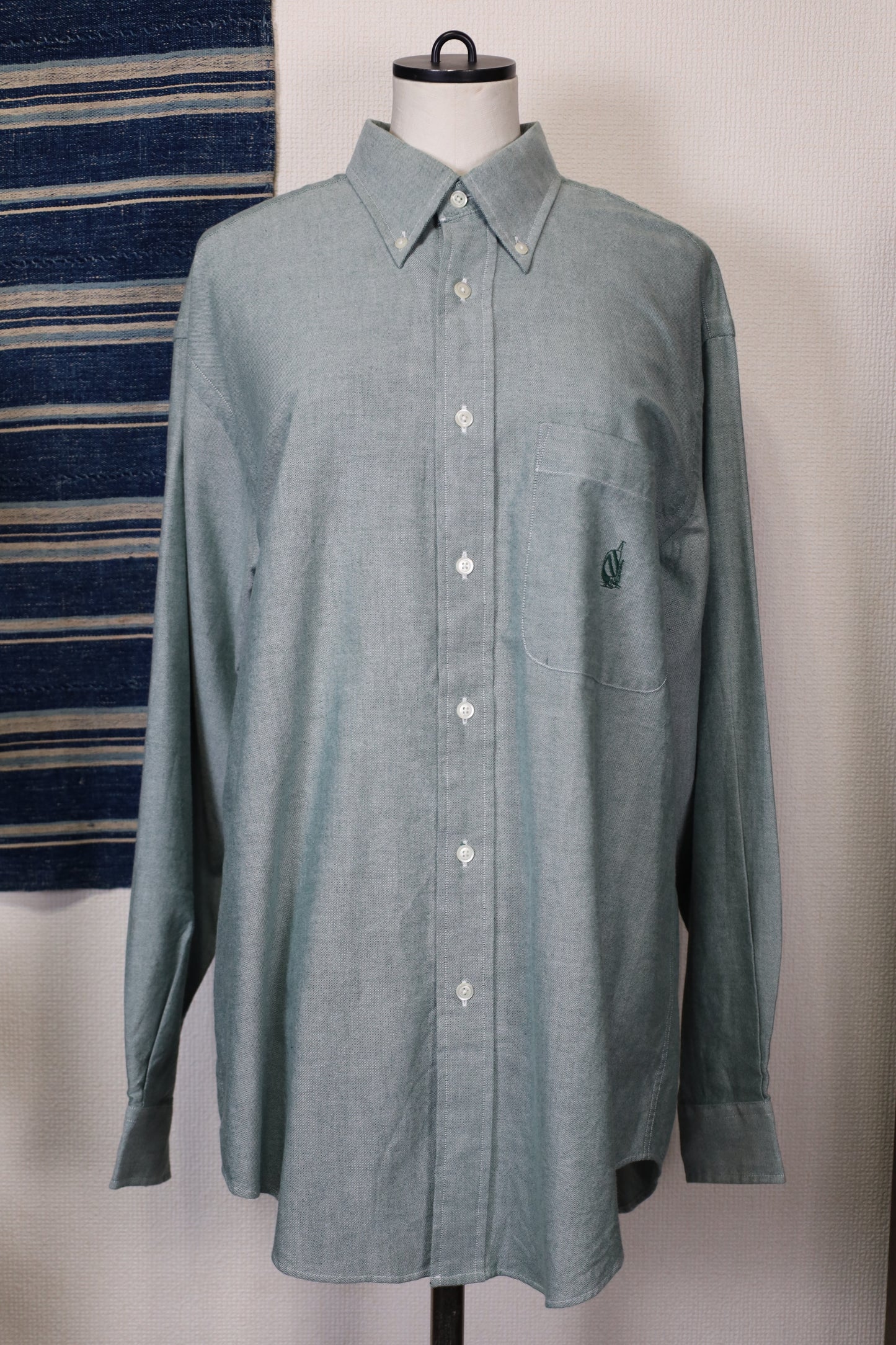 Z688 / 1990's Nautica chambray shirt