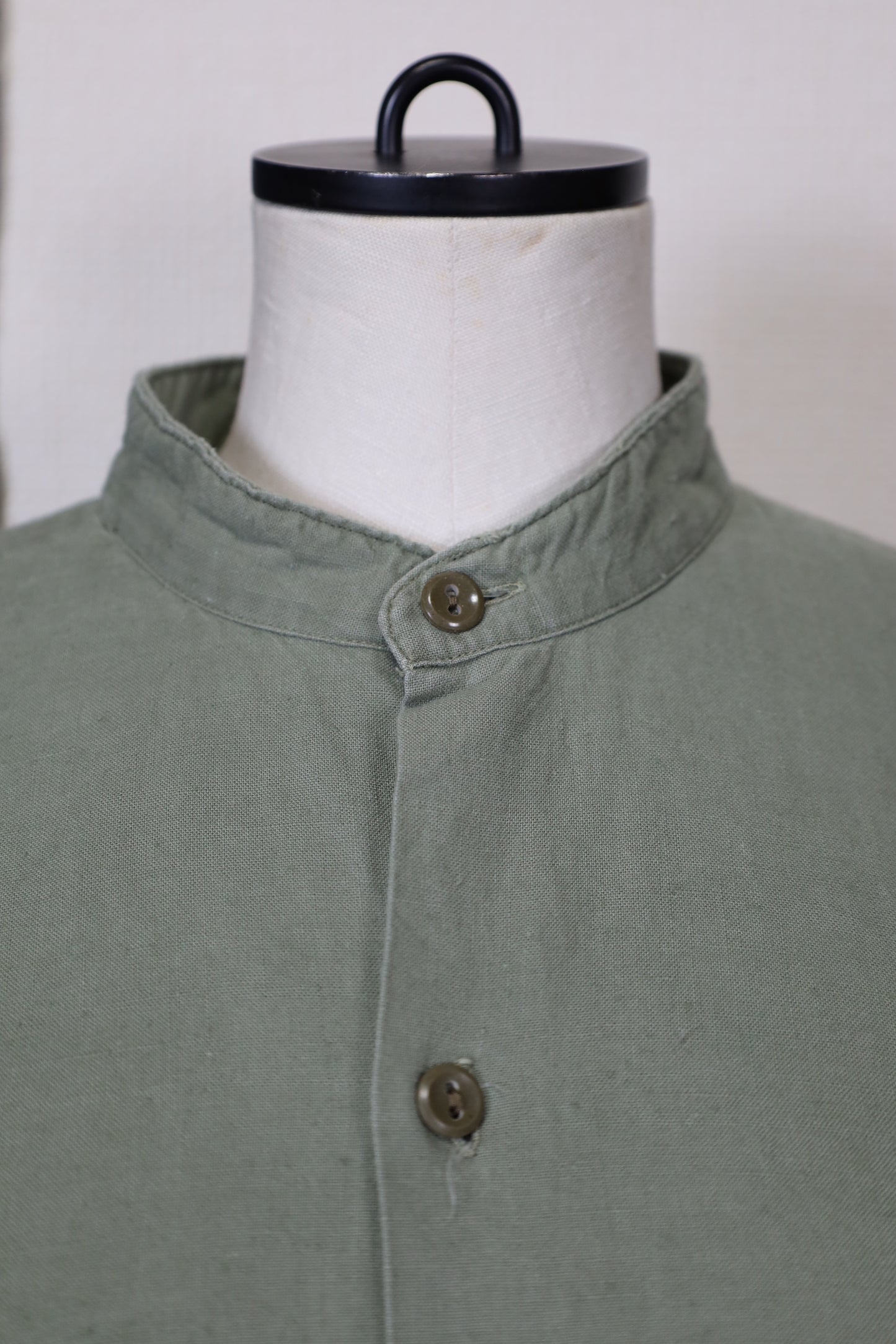 B276 / 1970's EURO military nocollar shirt