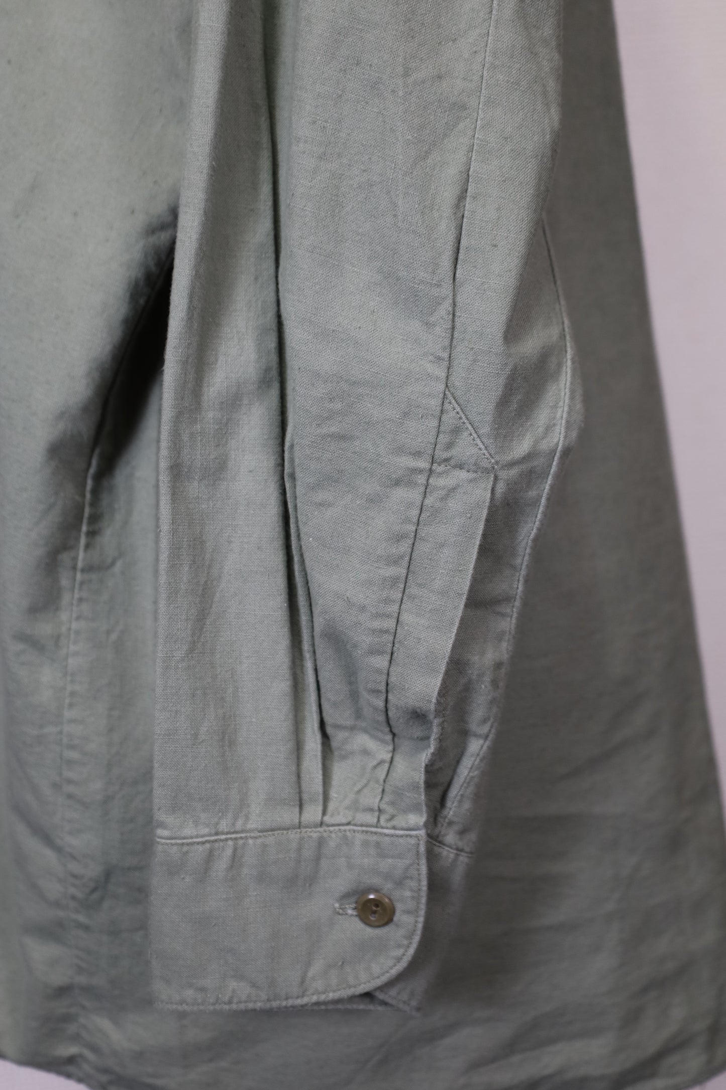 B276 / 1970's EURO military nocollar shirt