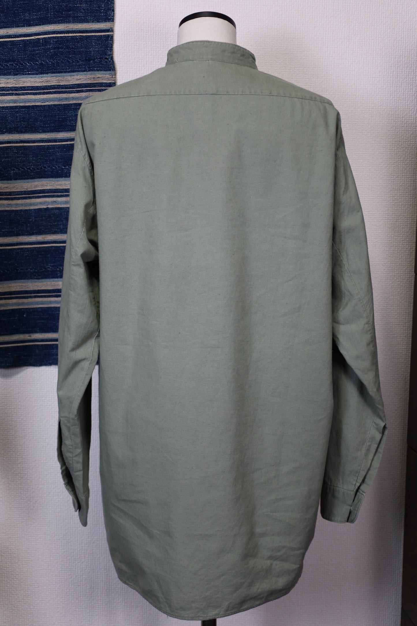 B276 / 1970's EURO military nocollar shirt