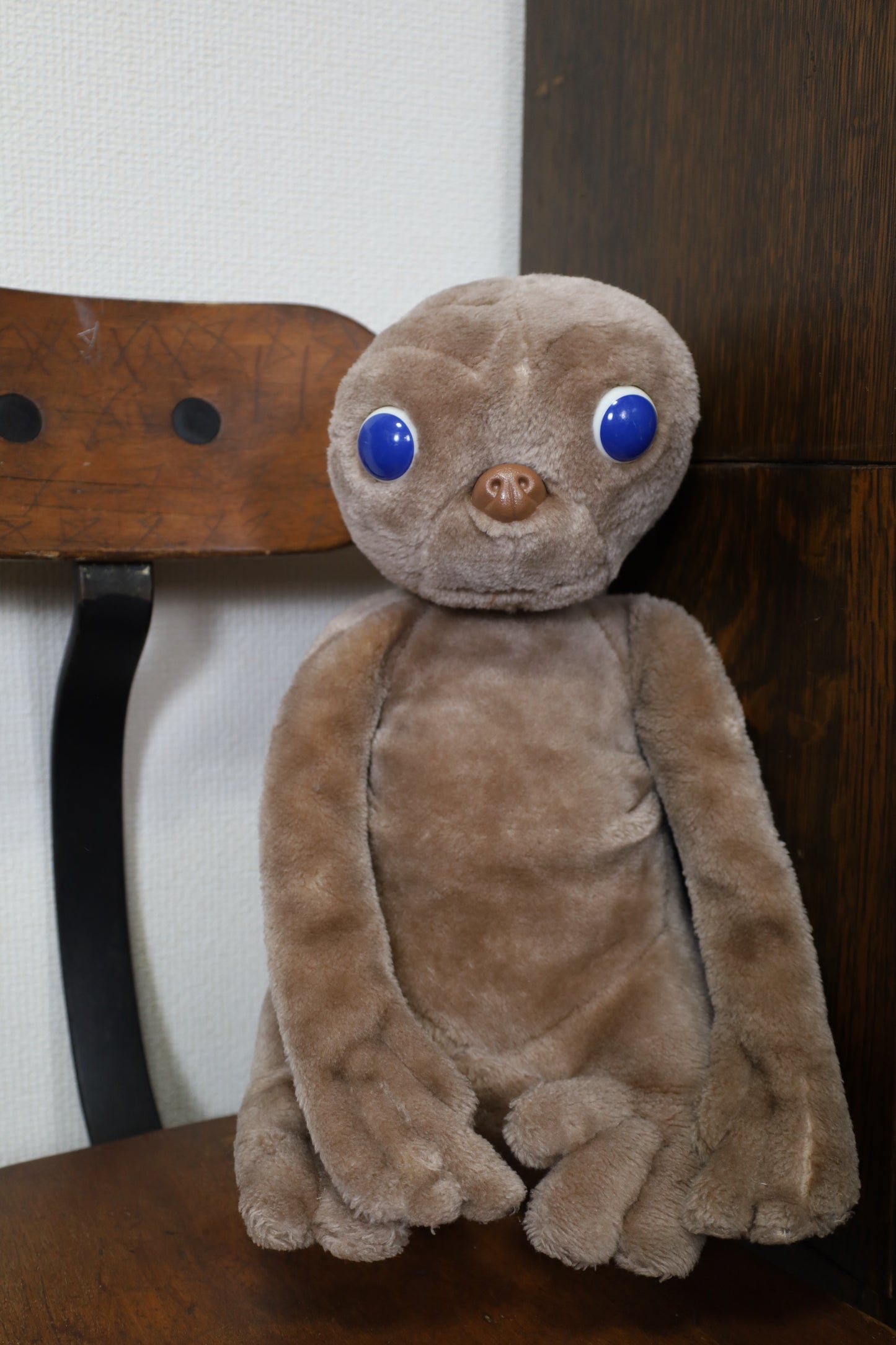 1 / E.T. stuffed toy