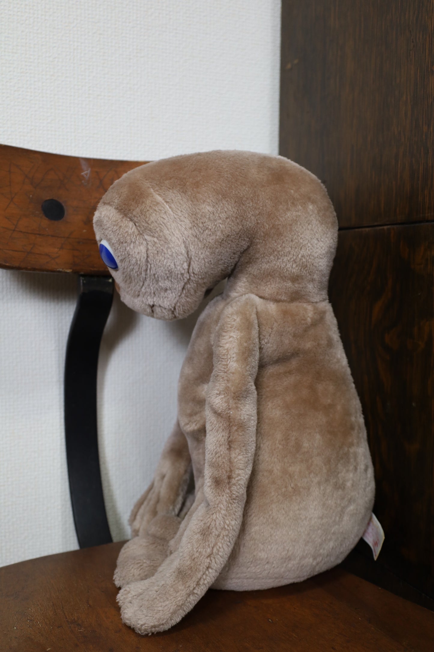 1 / E.T. stuffed toy