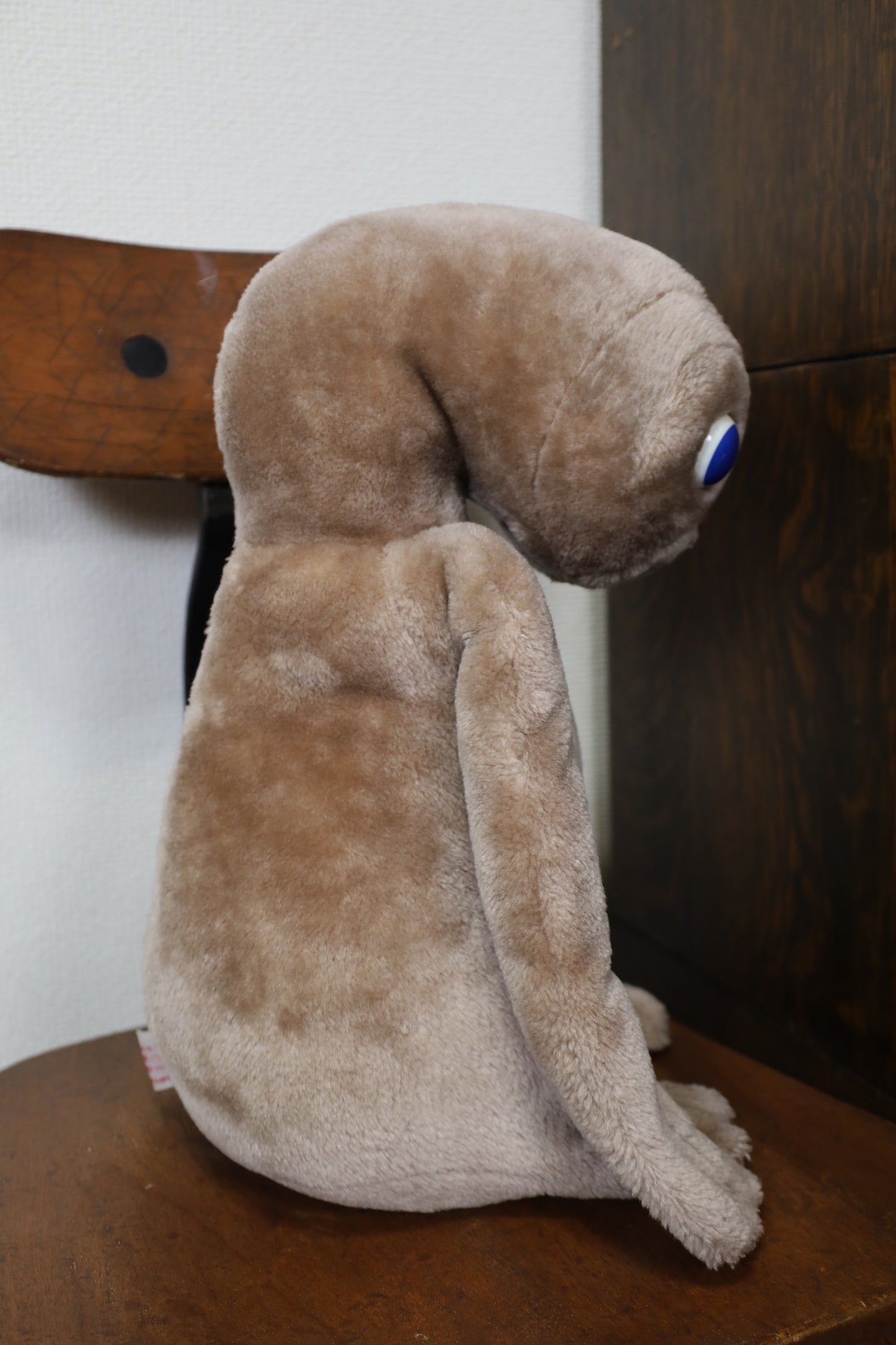 1 / E.T. stuffed toy