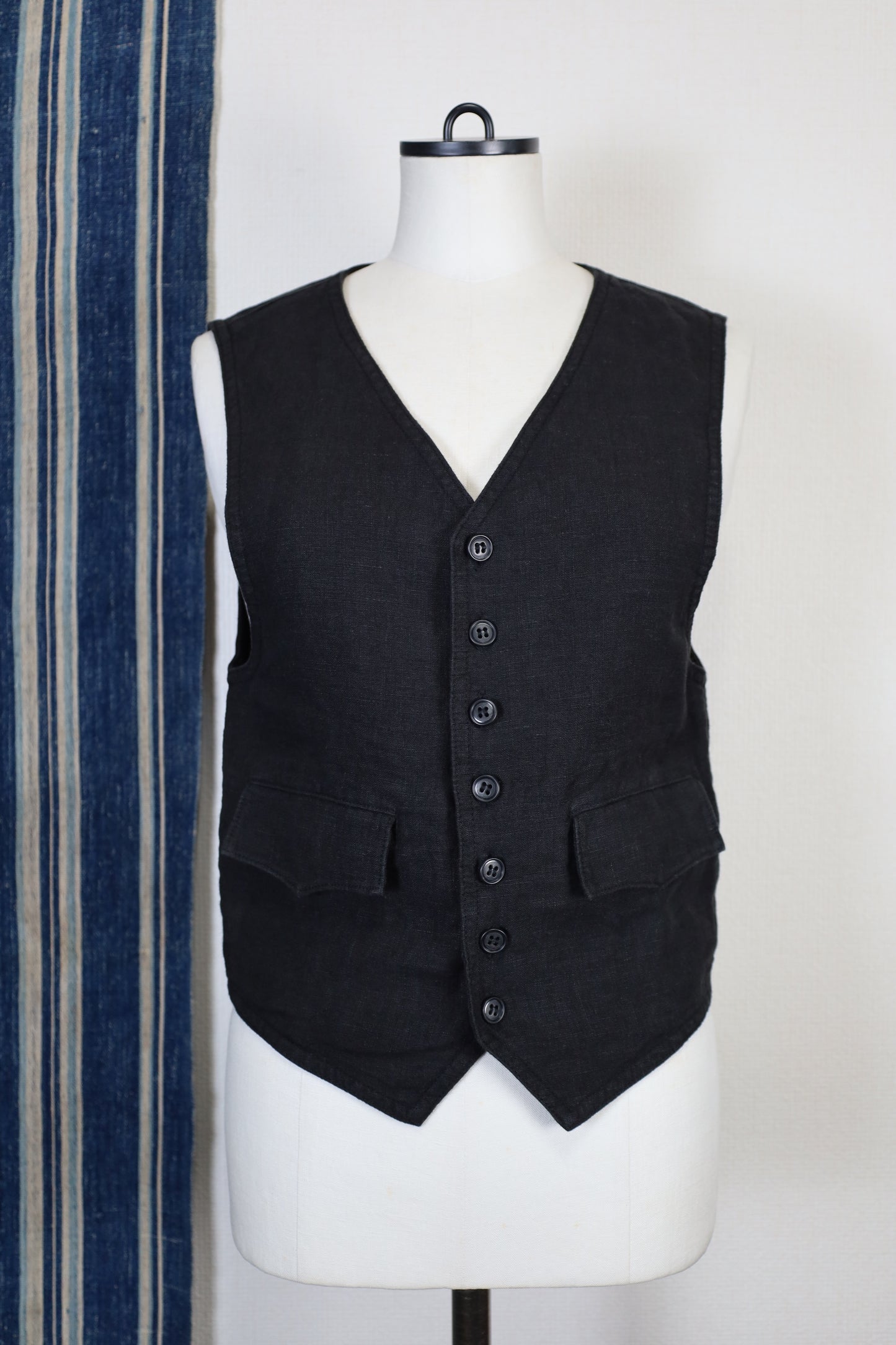 HOWIE linen vest (black)