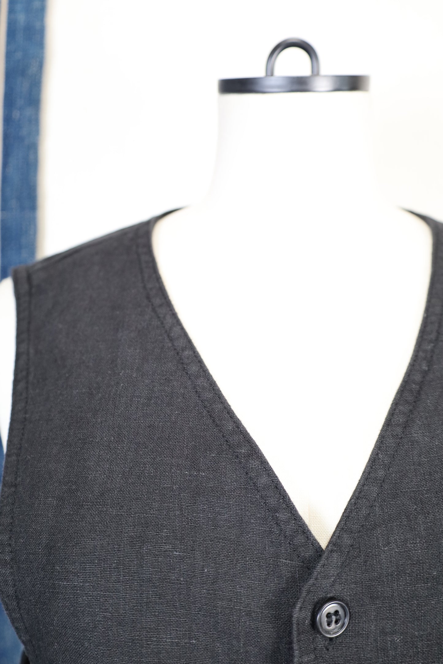 HOWIE linen vest (black)