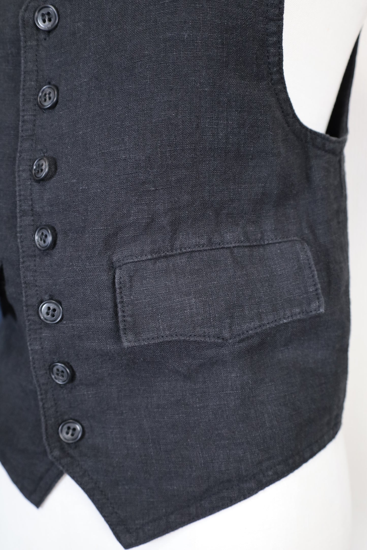 HOWIE linen vest (black)