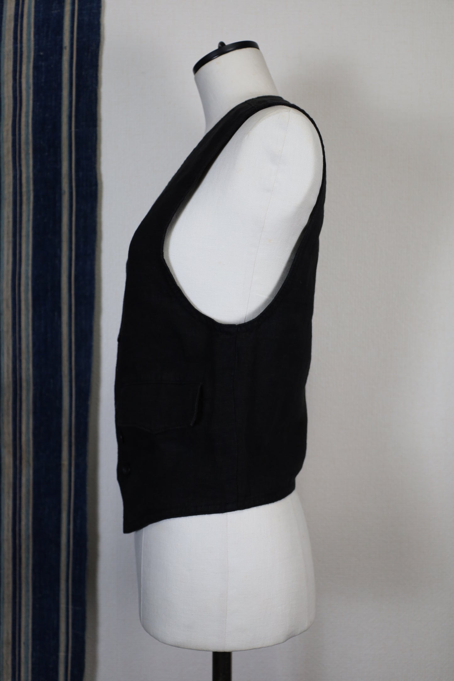 HOWIE linen vest (black)