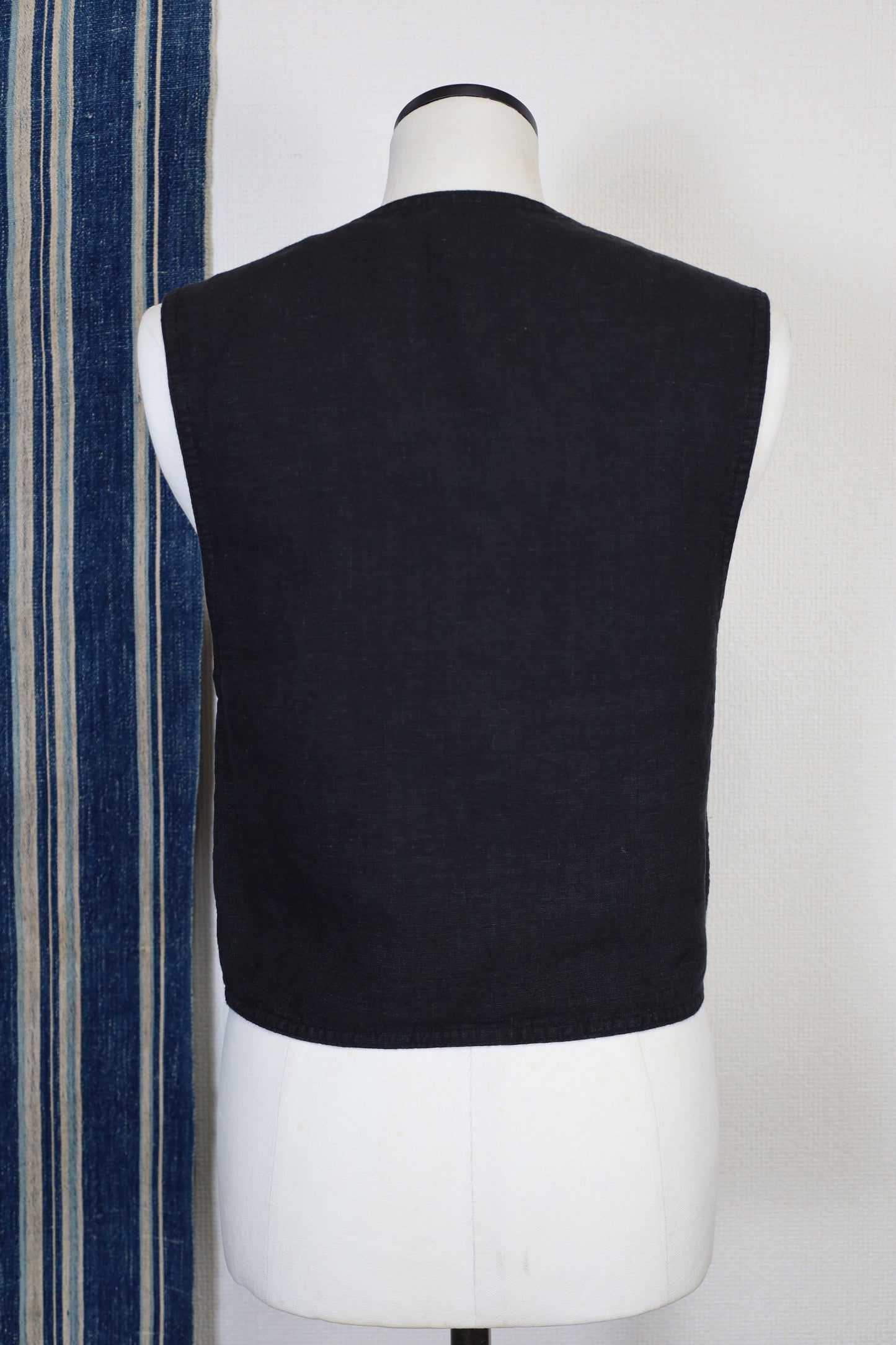 HOWIE linen vest (black)