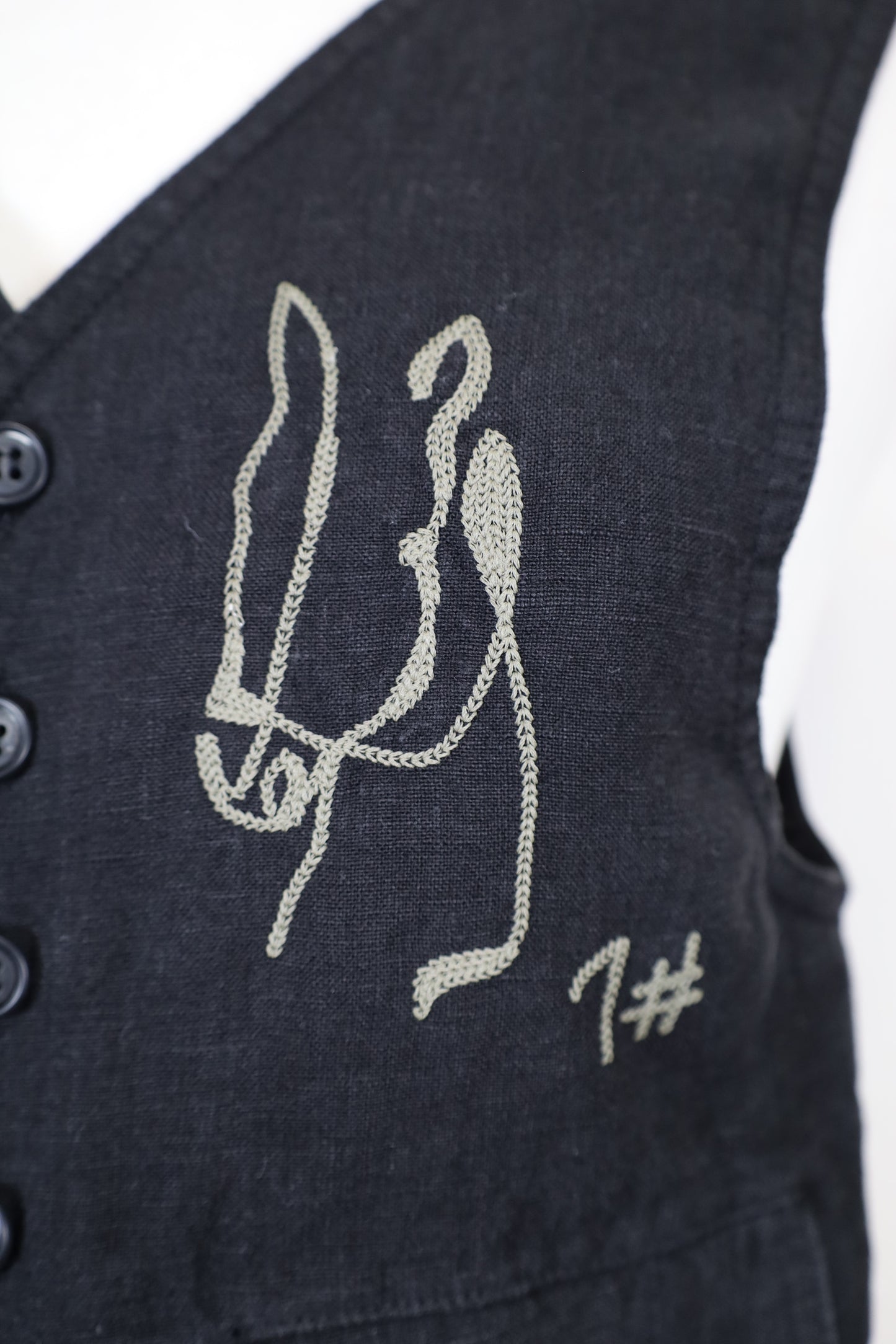 HOWIE embroidery linen vest (black)