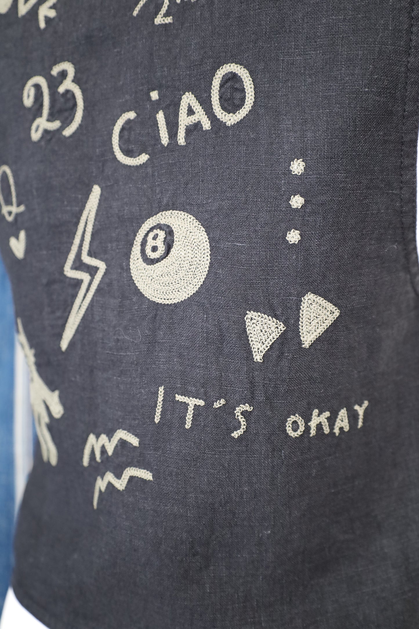 HOWIE embroidery linen vest (black)