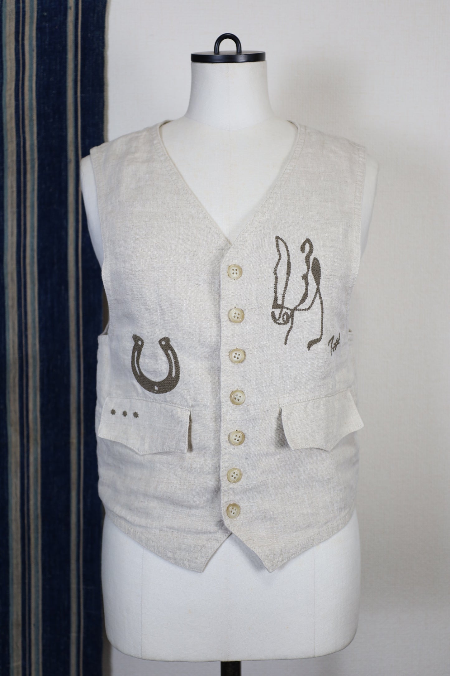 HOWIE embroidery linen vest (beige)