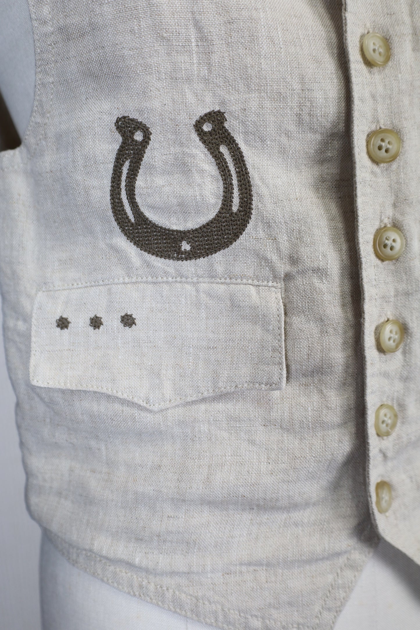 HOWIE embroidery linen vest (beige)