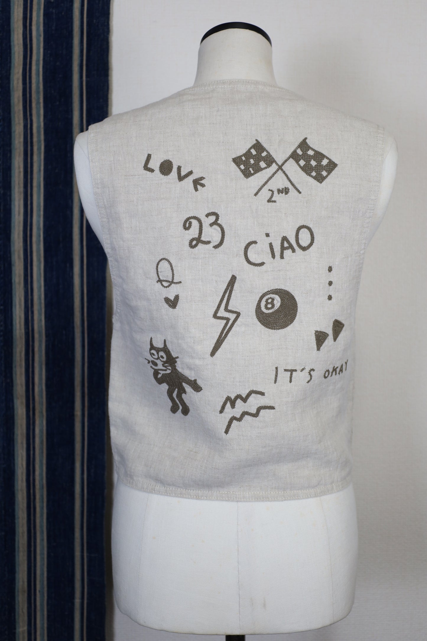 HOWIE embroidery linen vest (beige)