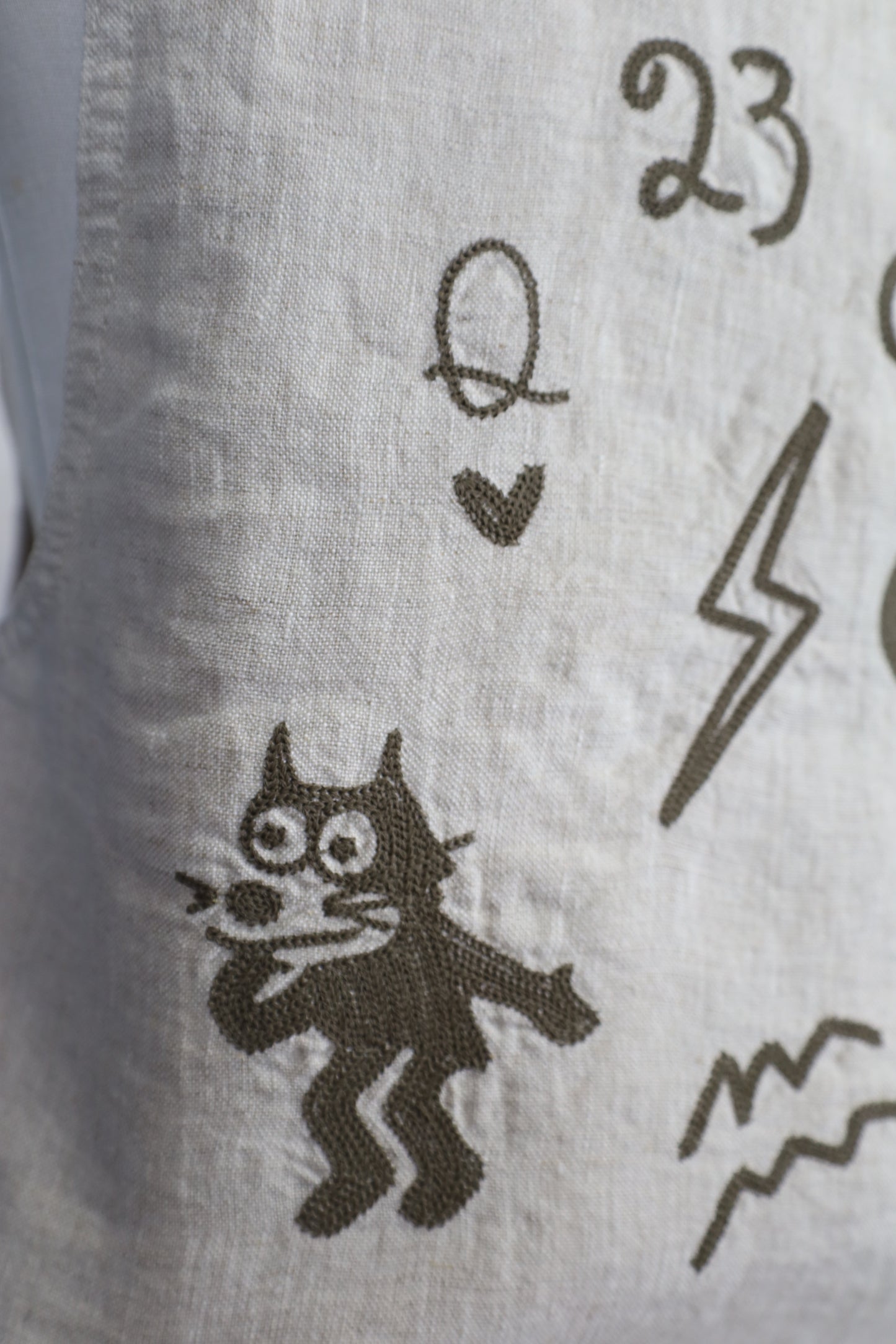 HOWIE embroidery linen vest (beige)
