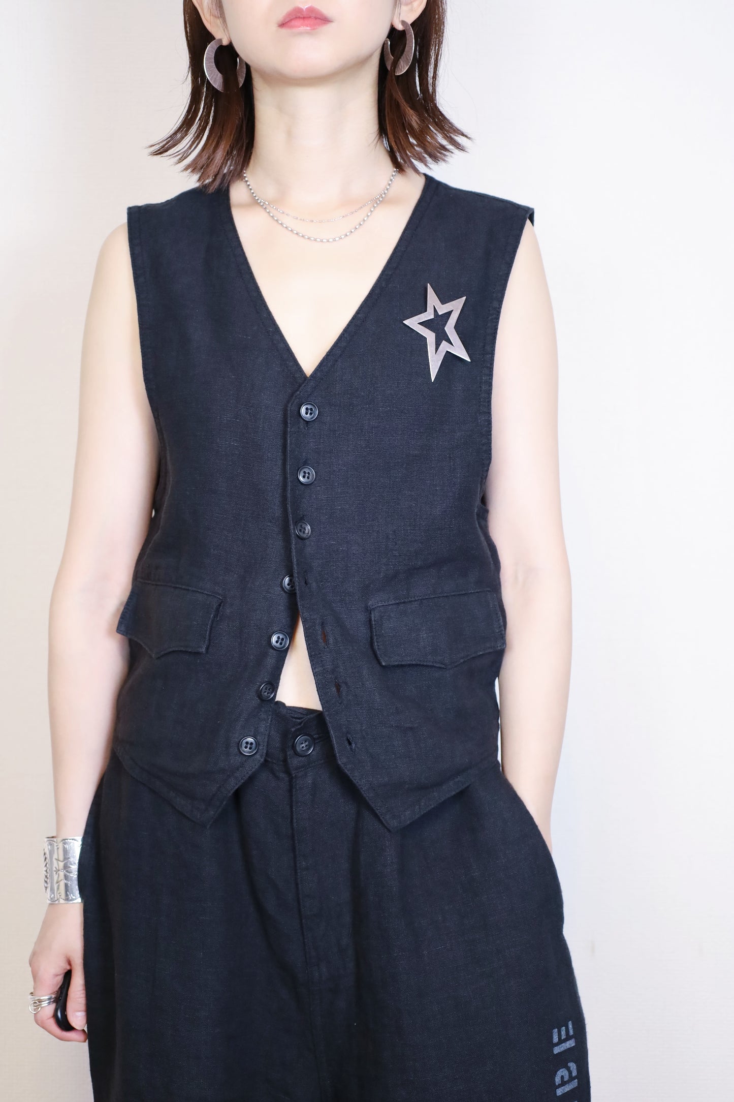 HOWIE linen vest (black)