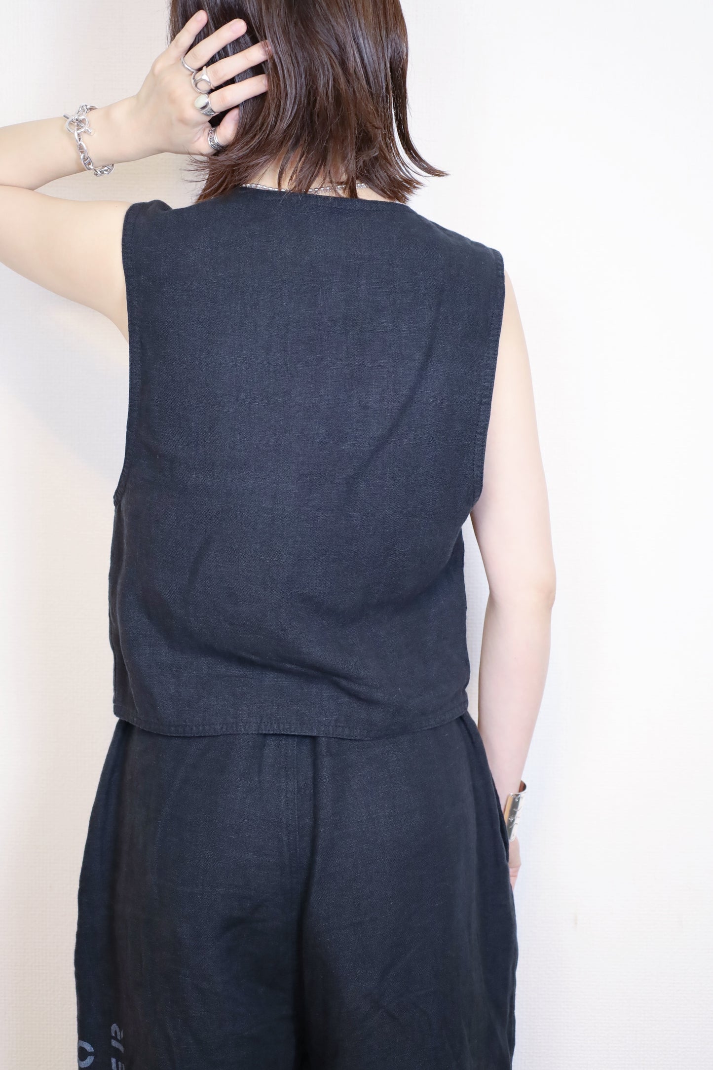 HOWIE linen vest (black)