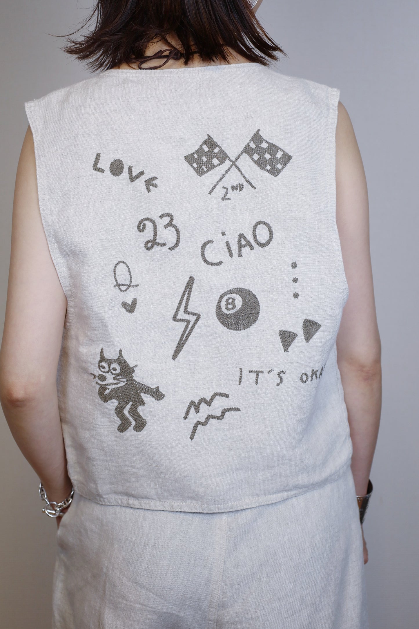 HOWIE embroidery linen vest (beige)