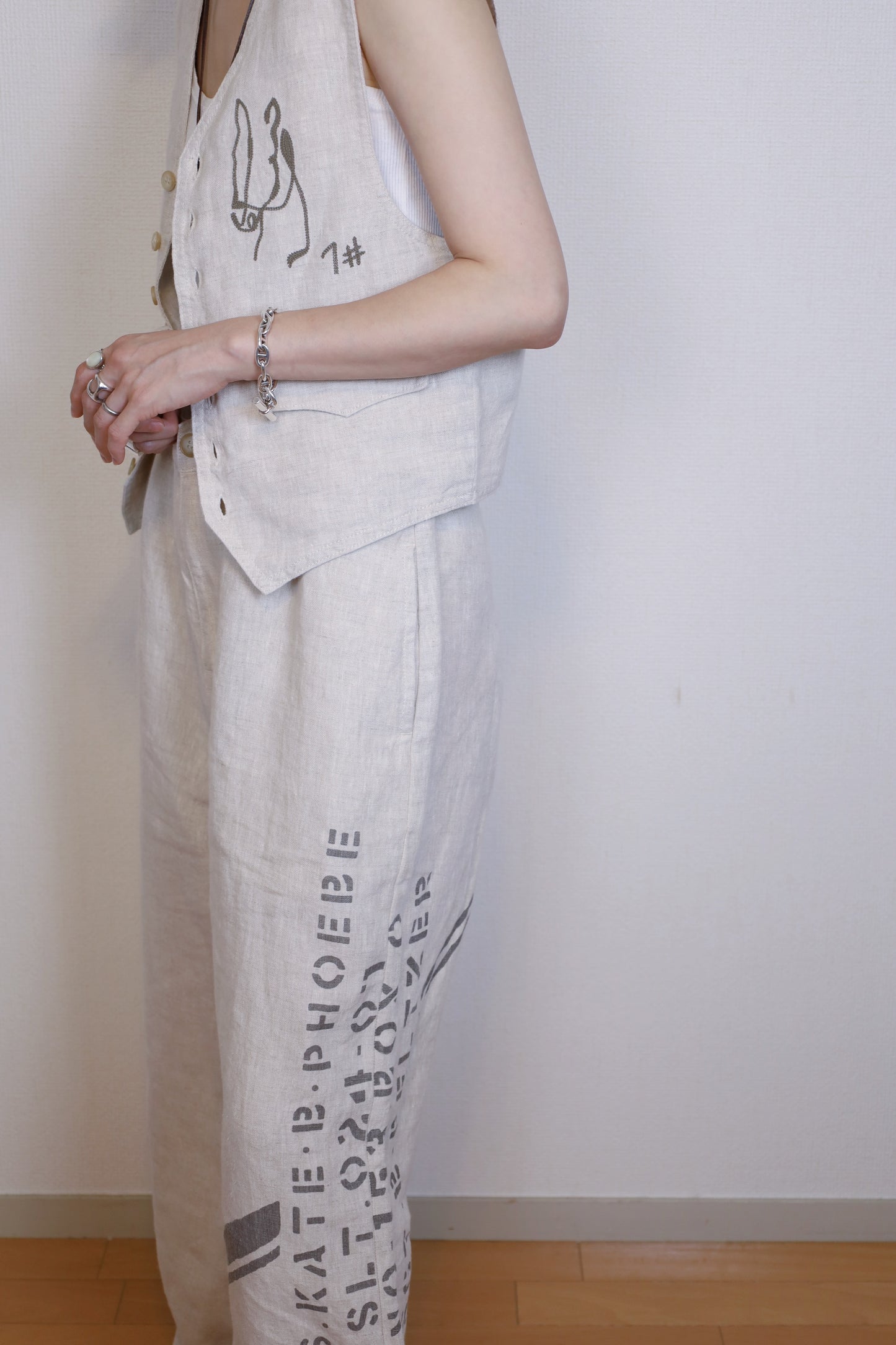 HOWIE embroidery linen vest (beige)