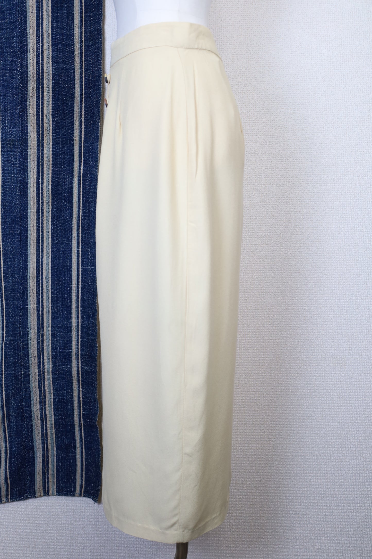 E146 / 1990's OLD Design Skirt
