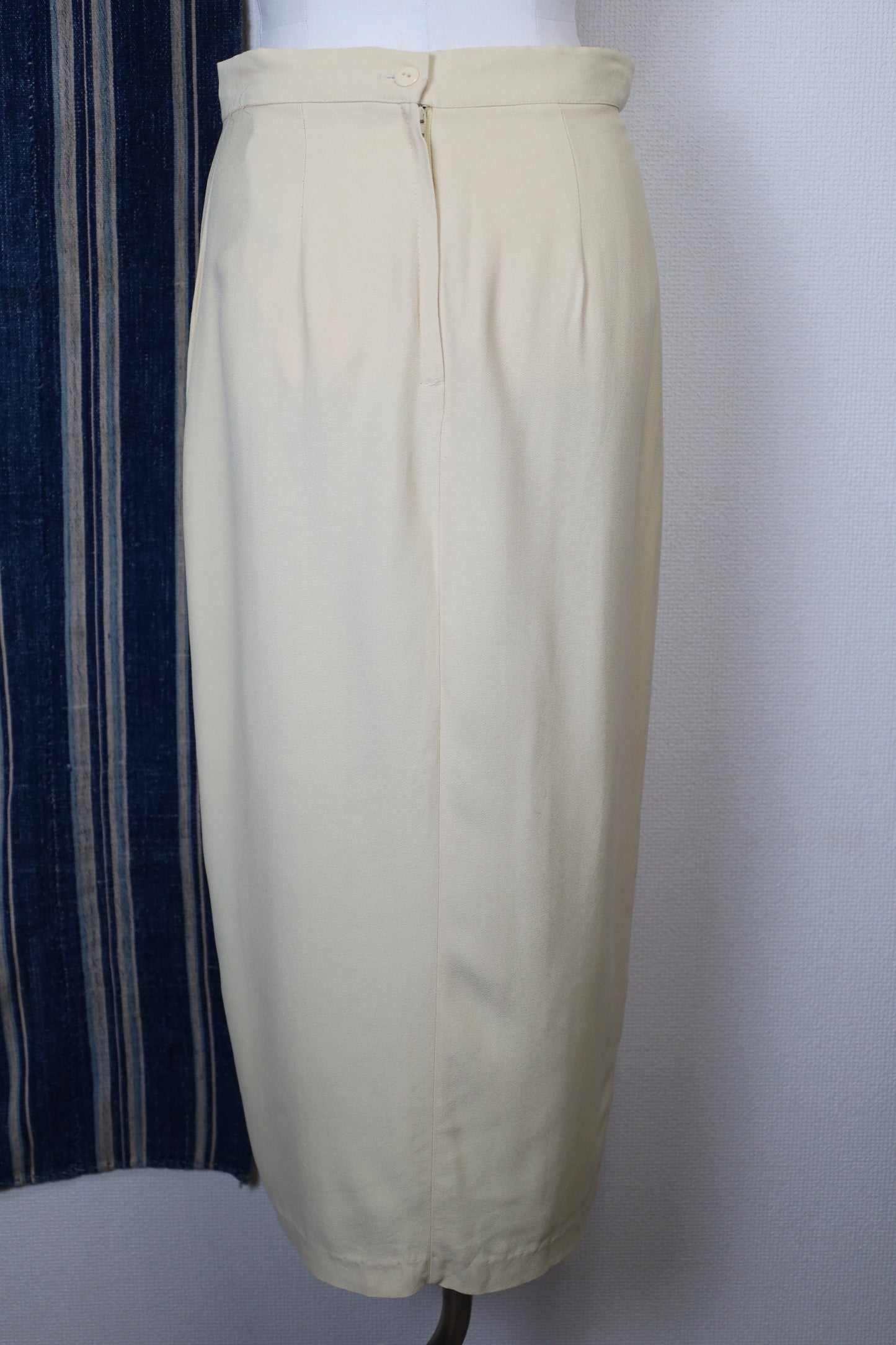 E146 / 1990's OLD Design Skirt