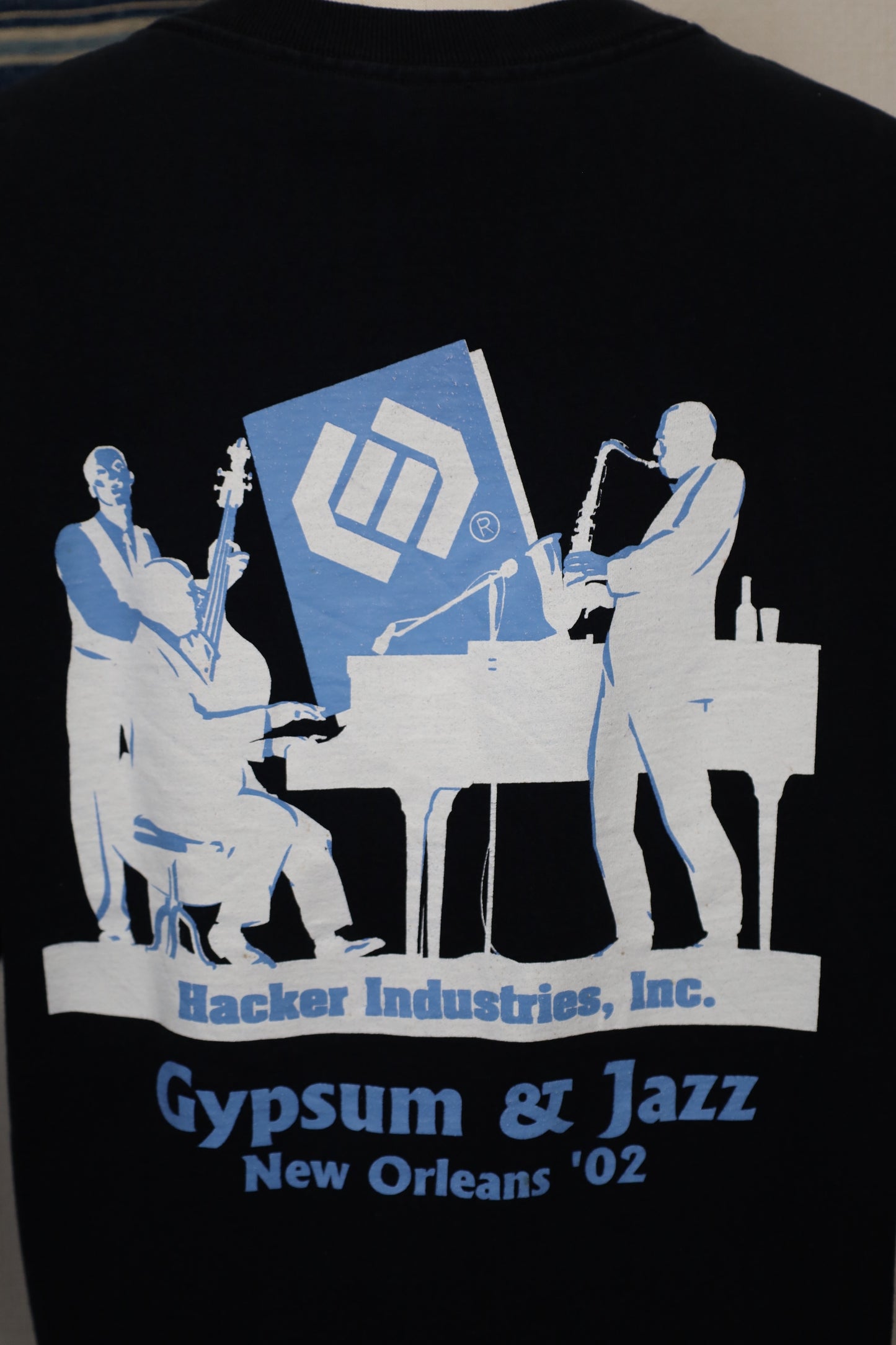 Z704 / early 2000's FRUITS OF THE LOOM JAZZ PRINT TEE